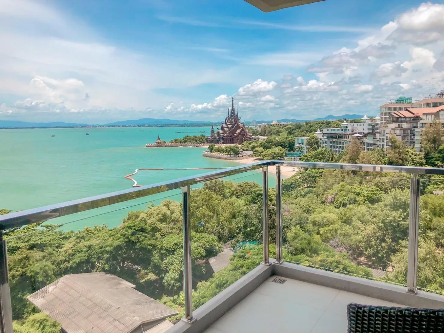Balcony/Terrace in Golden Tulip Pattaya Beachfront Resort