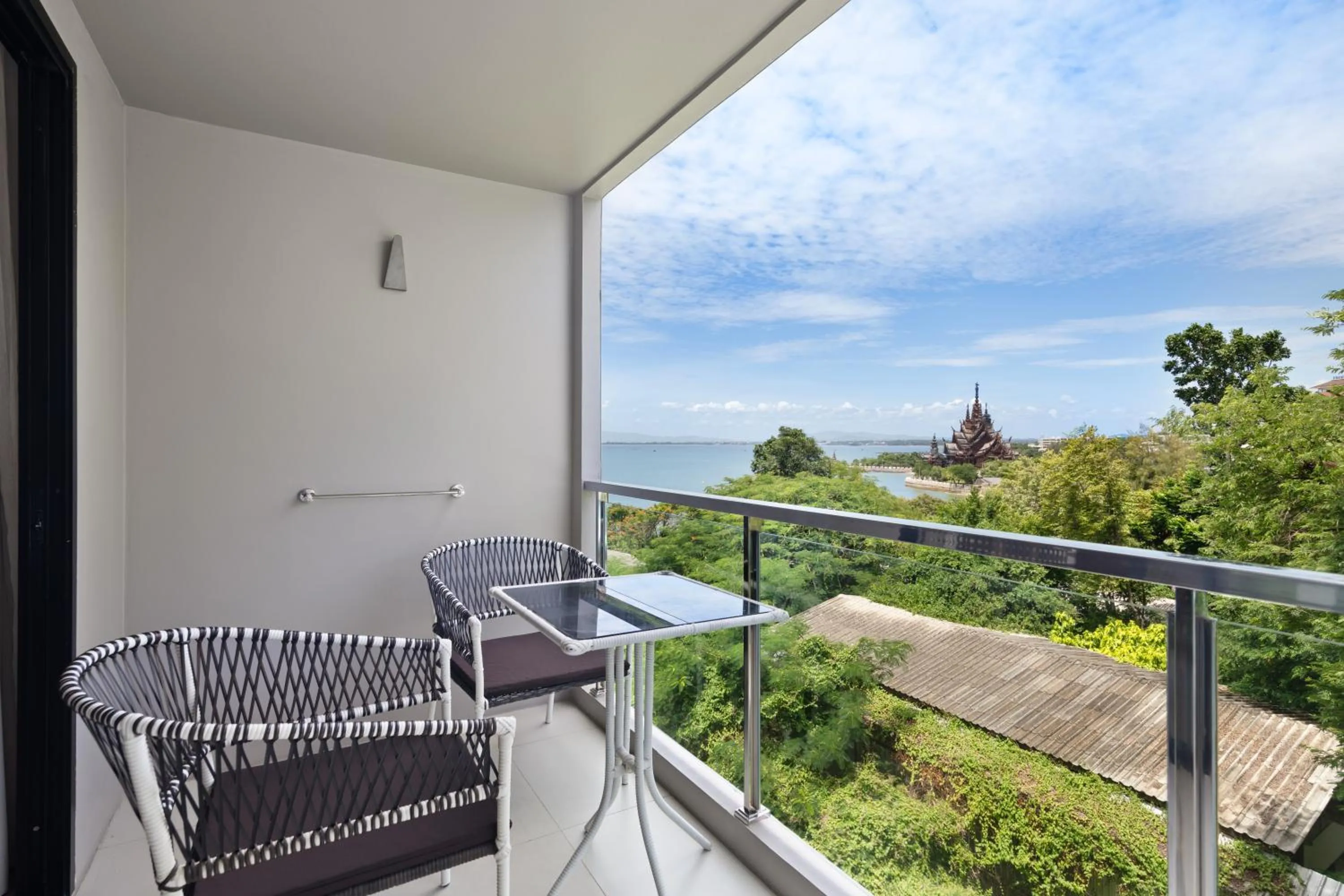 Golden Tulip Pattaya Beachfront Resort