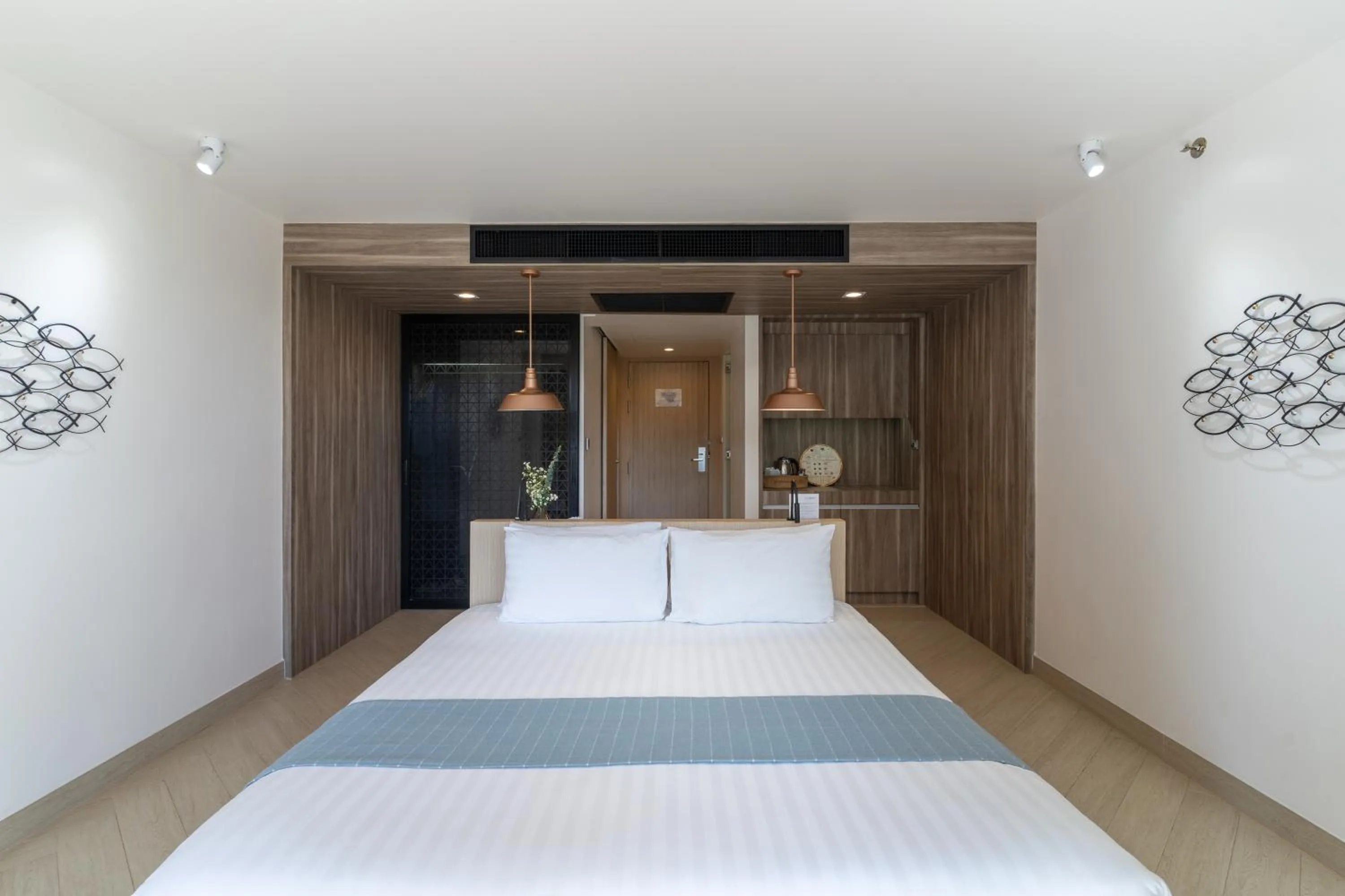 Bedroom, Bed in Golden Tulip Pattaya Beachfront Resort