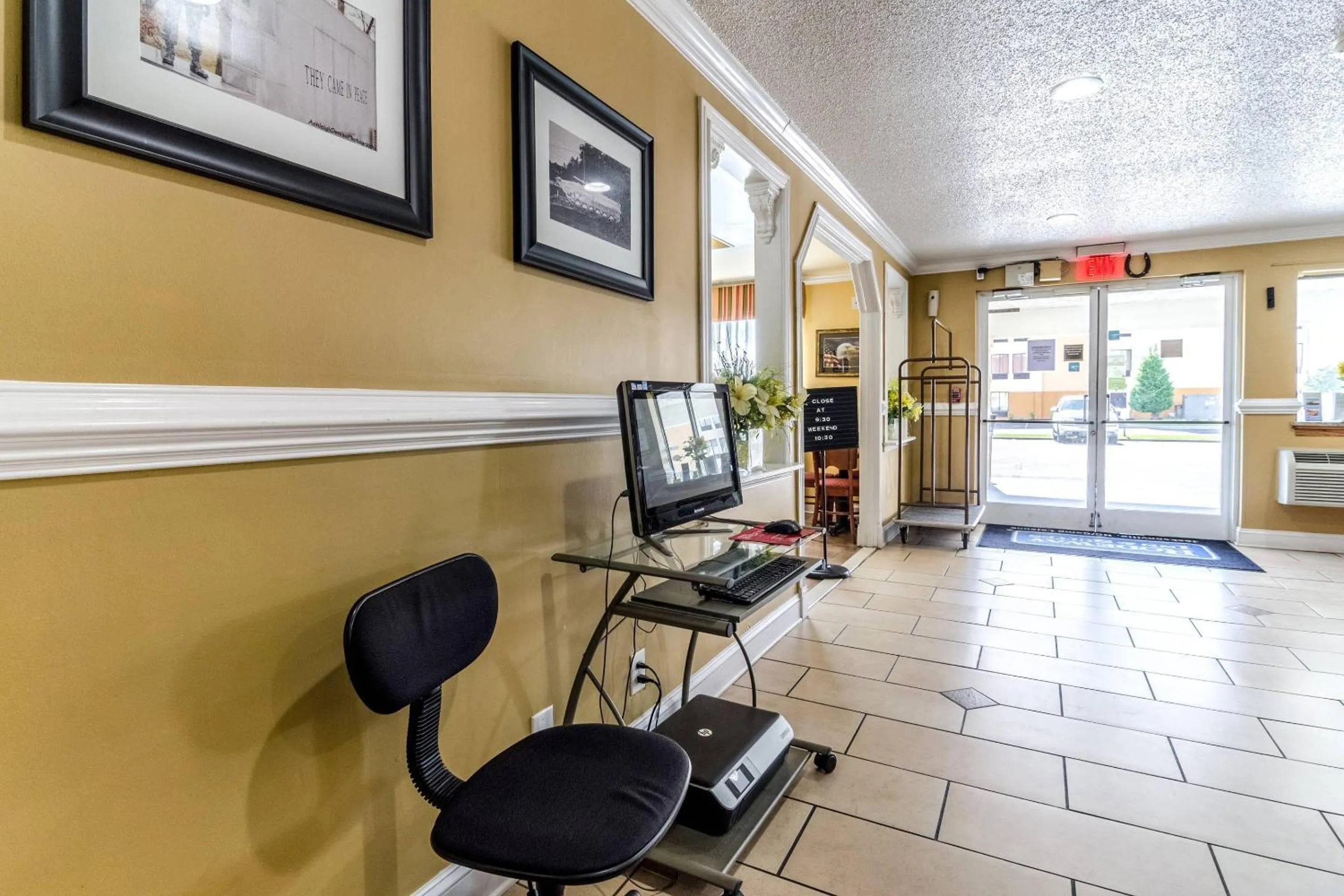 Business facilities in Rodeway Inn & Suites Jacksonville near Camp Lejeune