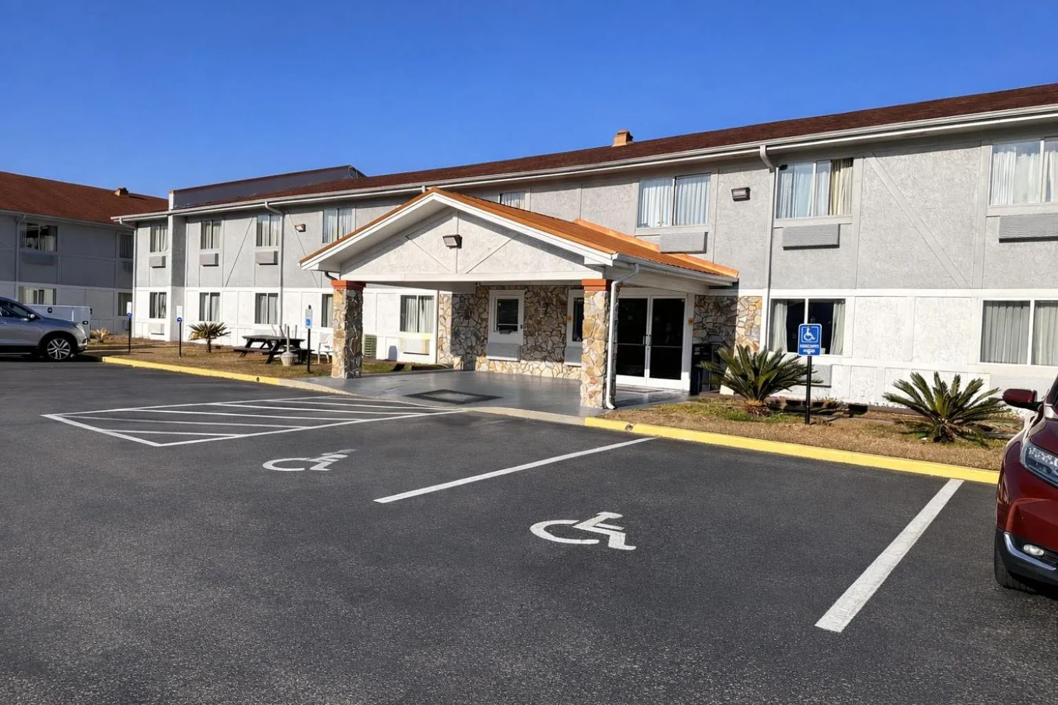 Property building in Rodeway Inn & Suites Jacksonville near Camp Lejeune