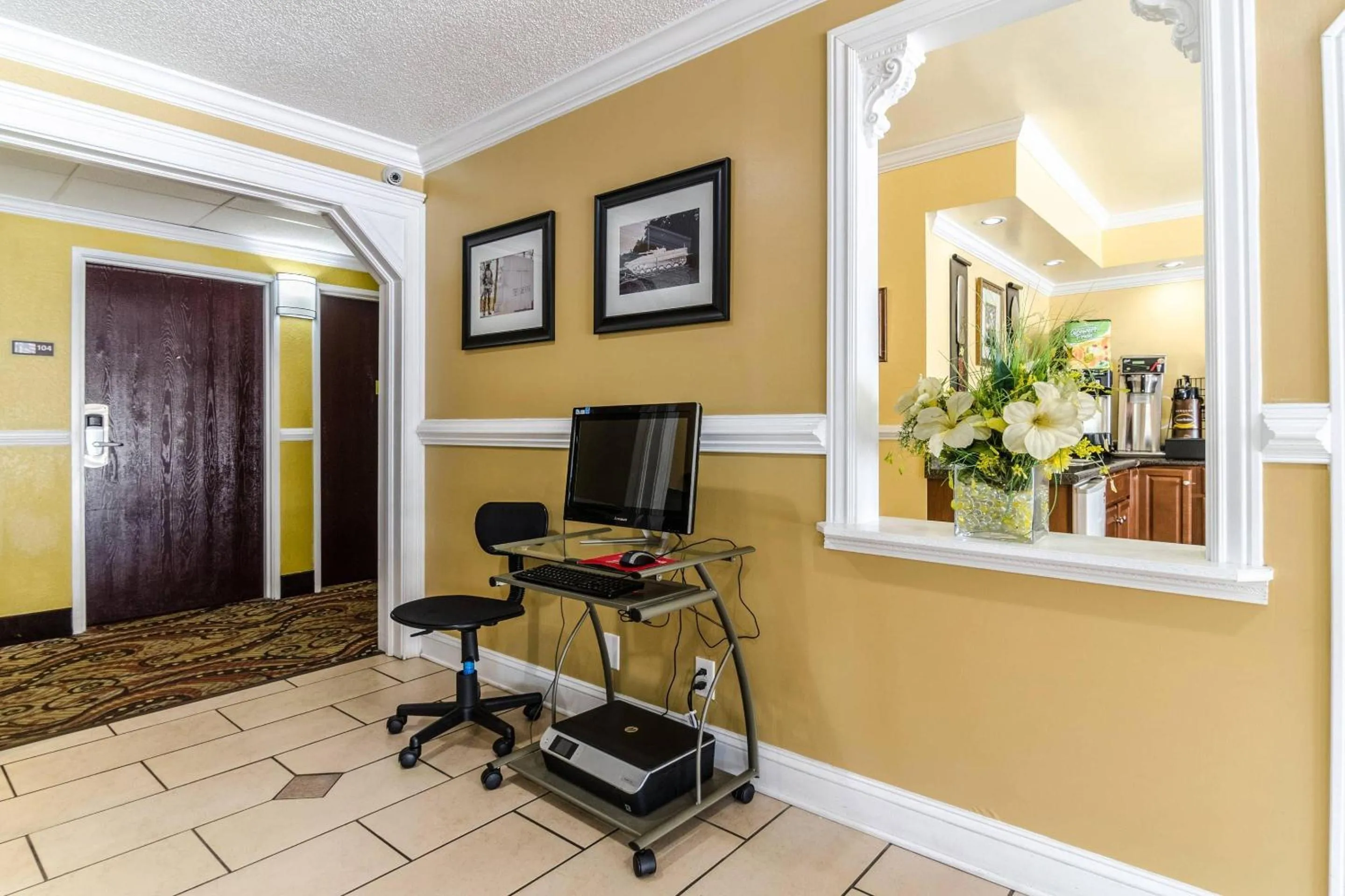 Business facilities in Rodeway Inn & Suites Jacksonville near Camp Lejeune