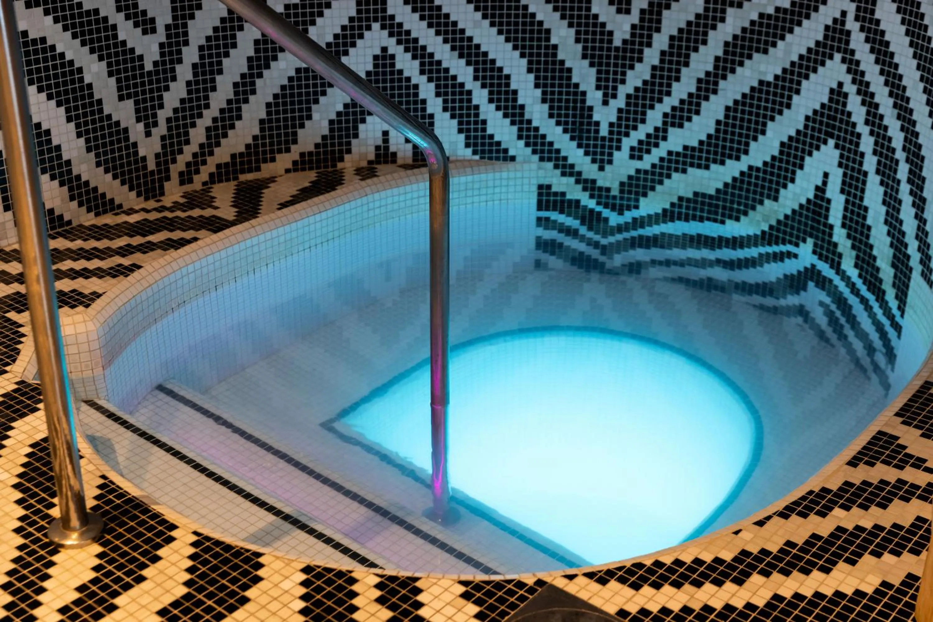 Swimming pool in Emporium Hotel South Bank