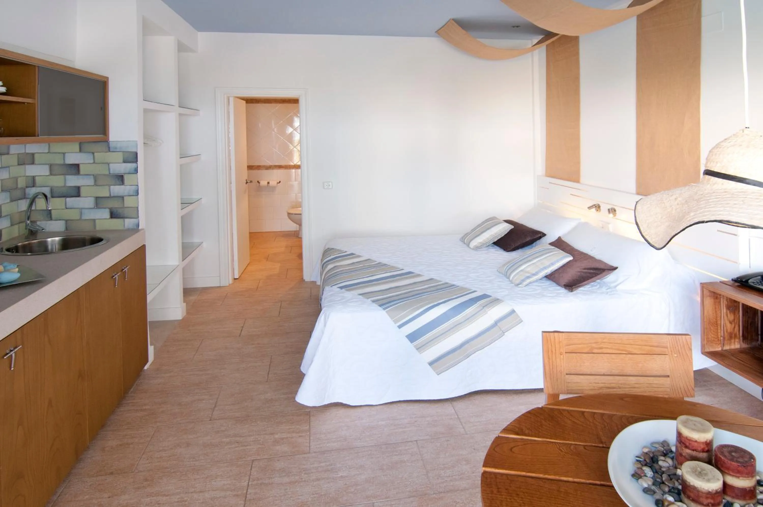 Property building, Bed in Apartamentos Castaví