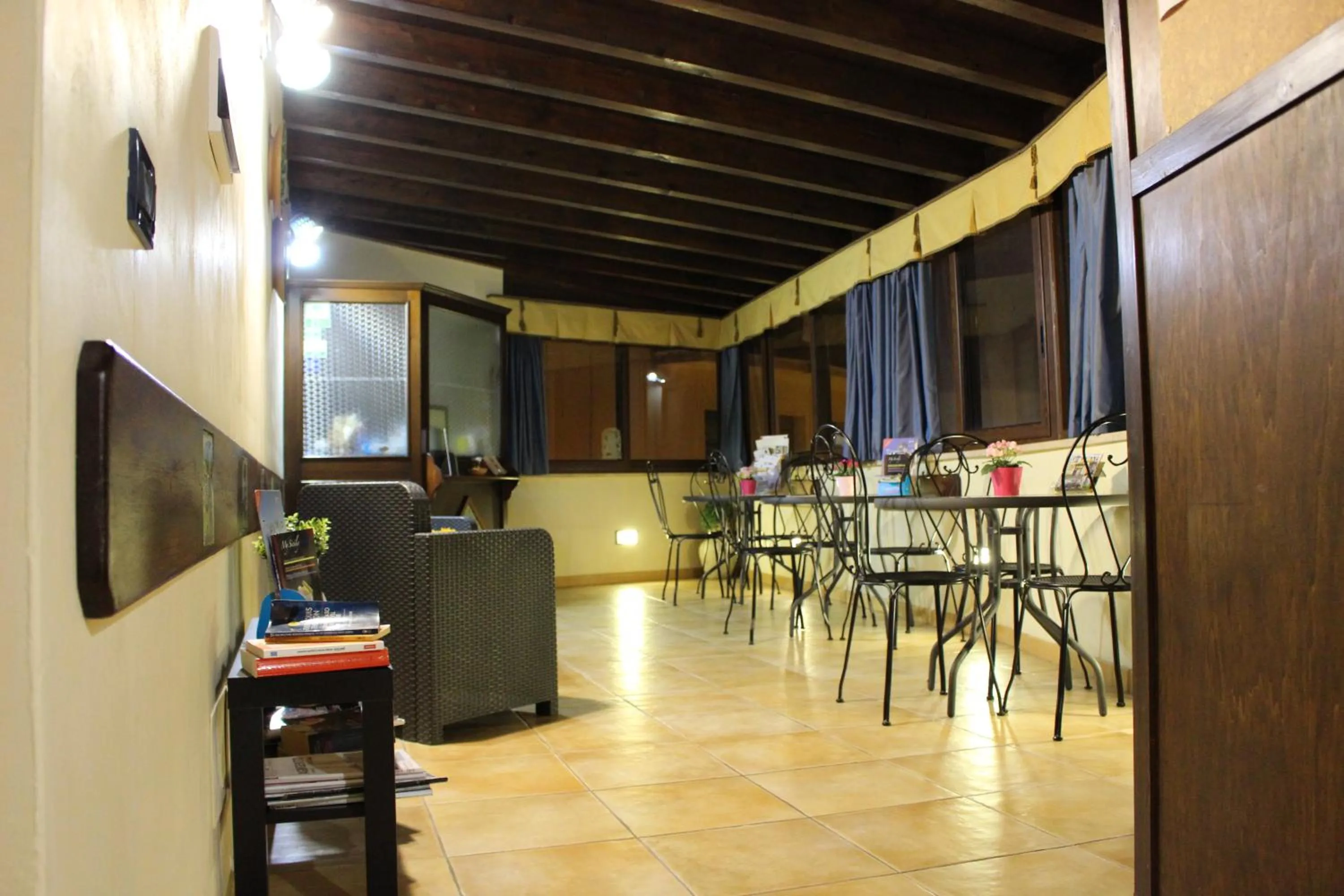 Communal lounge/ TV room in Bed and Breakfast Conte Luna