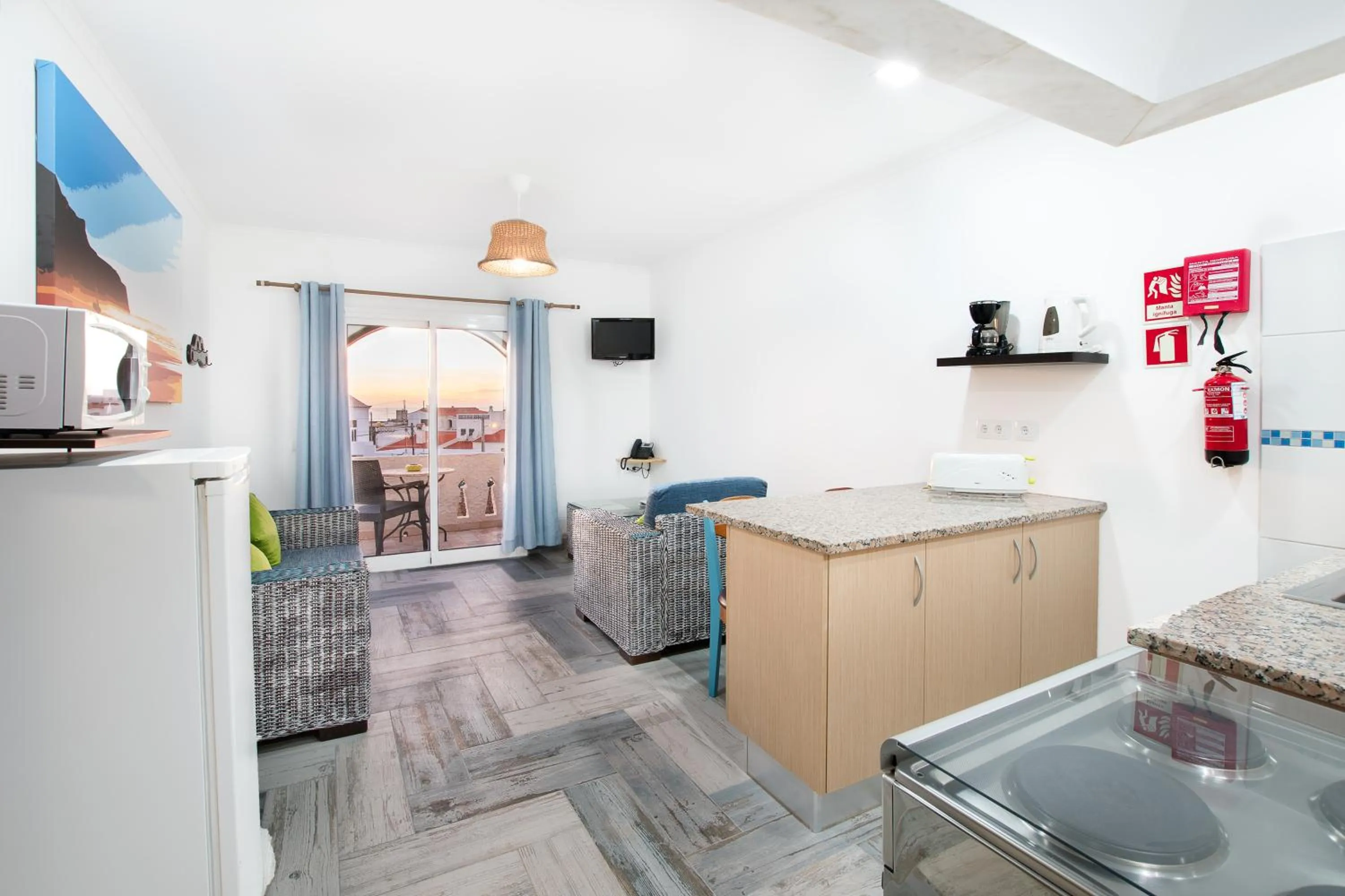 Kitchen or kitchenette in Tonel Apartamentos Turisticos