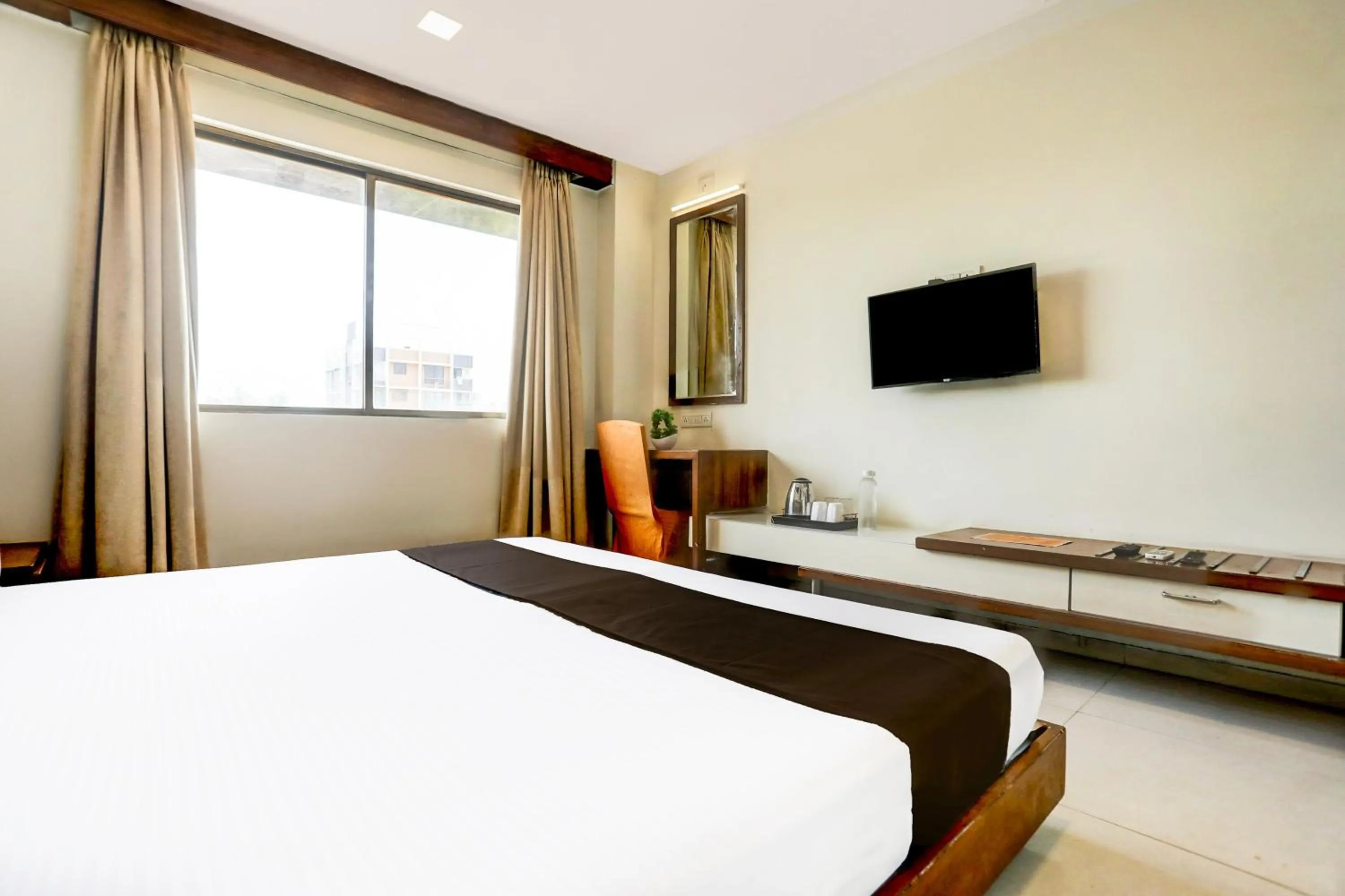 Bedroom, Bed in Townhouse Prahladnagar