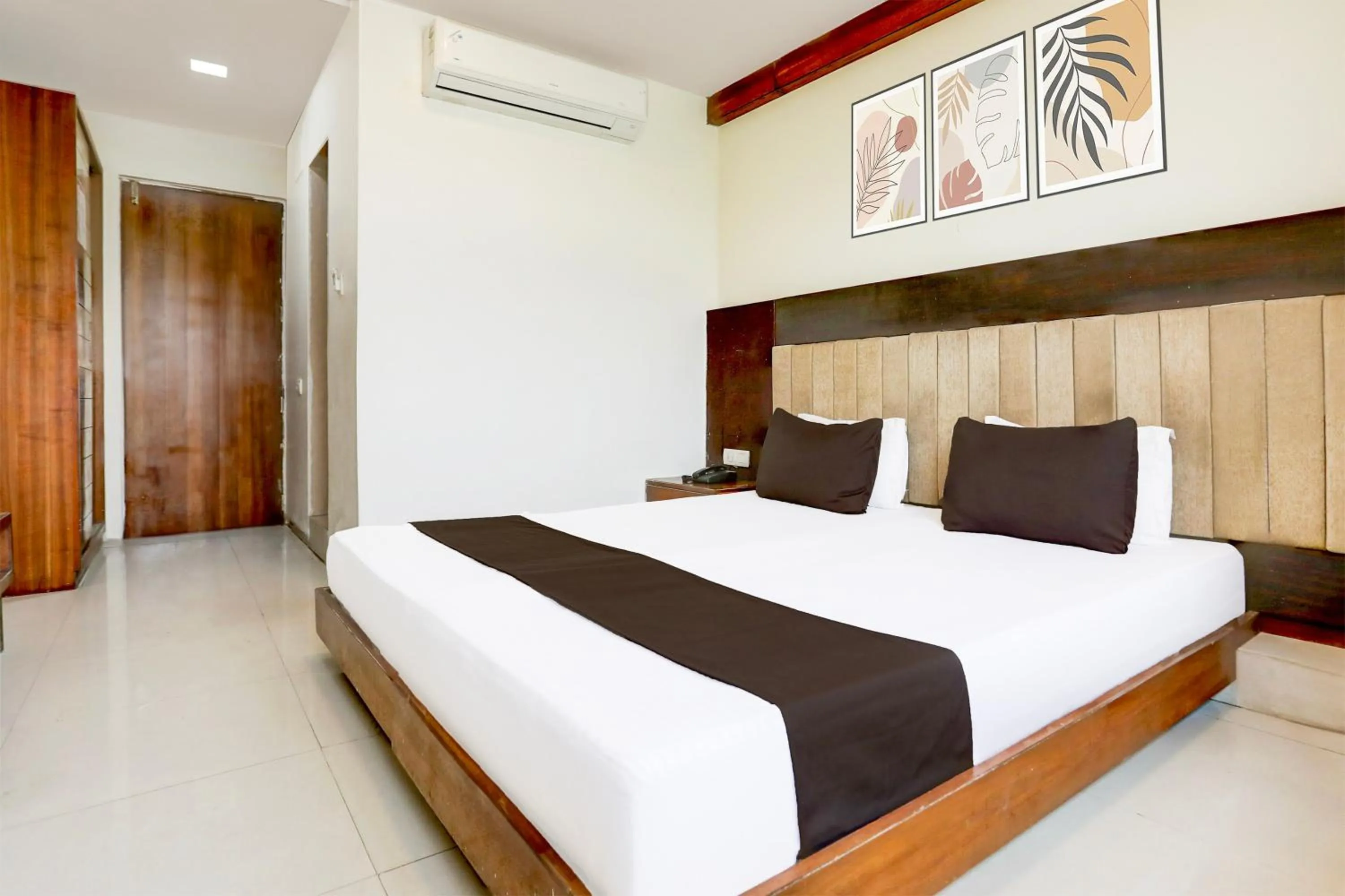 Bedroom, Bed in Townhouse Prahladnagar