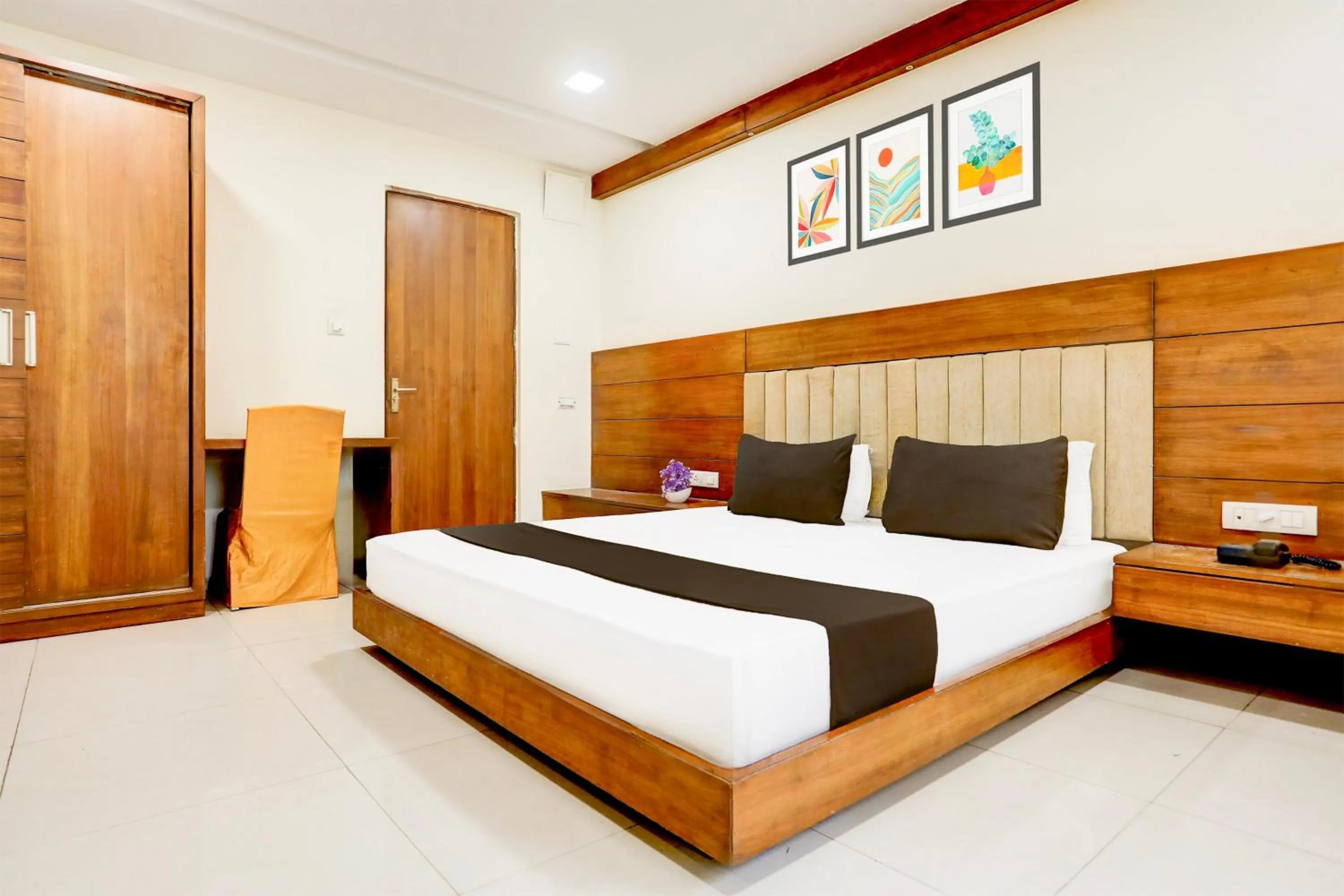 Bedroom, Bed in Townhouse Prahladnagar