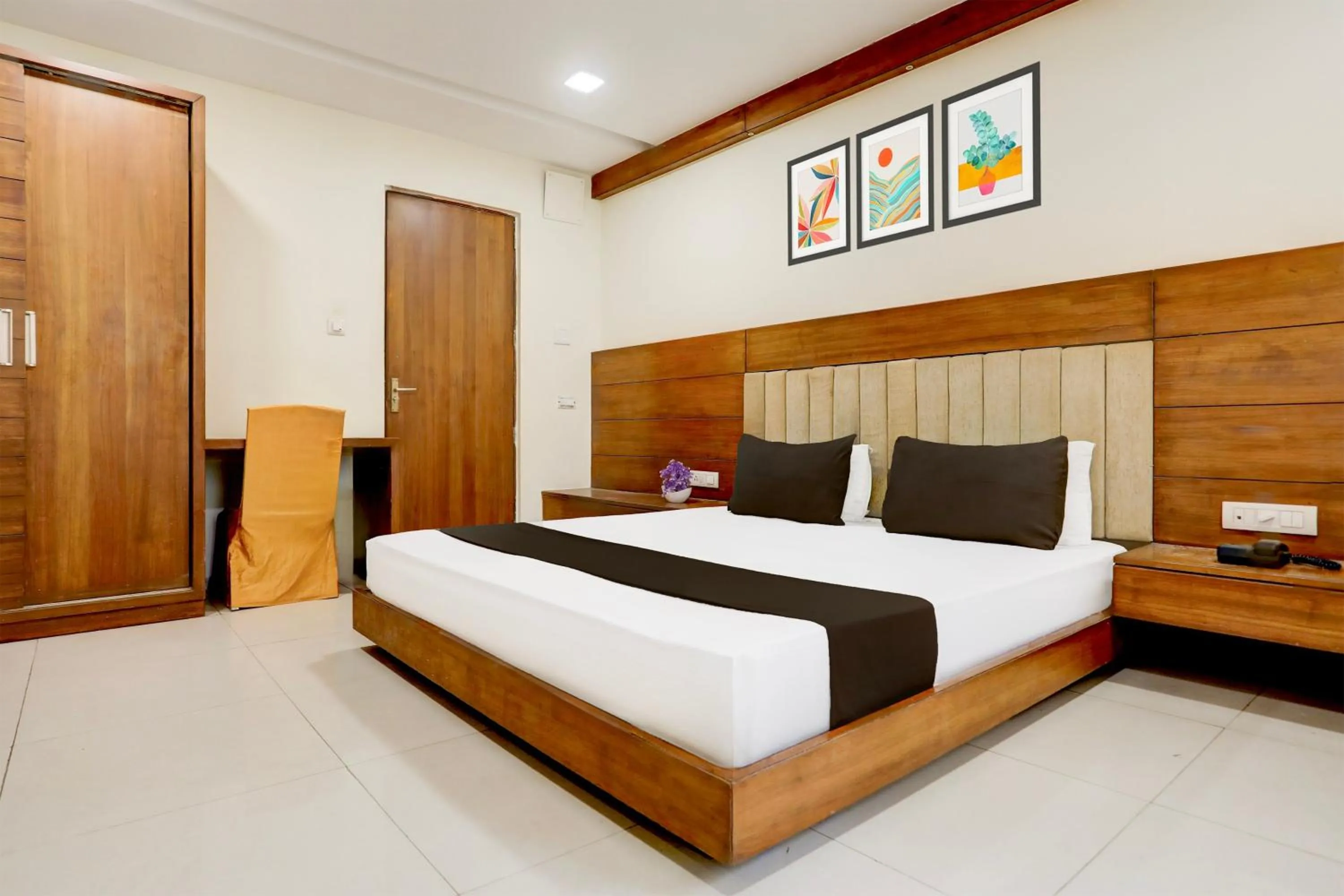 Bedroom, Bed in Townhouse Prahladnagar