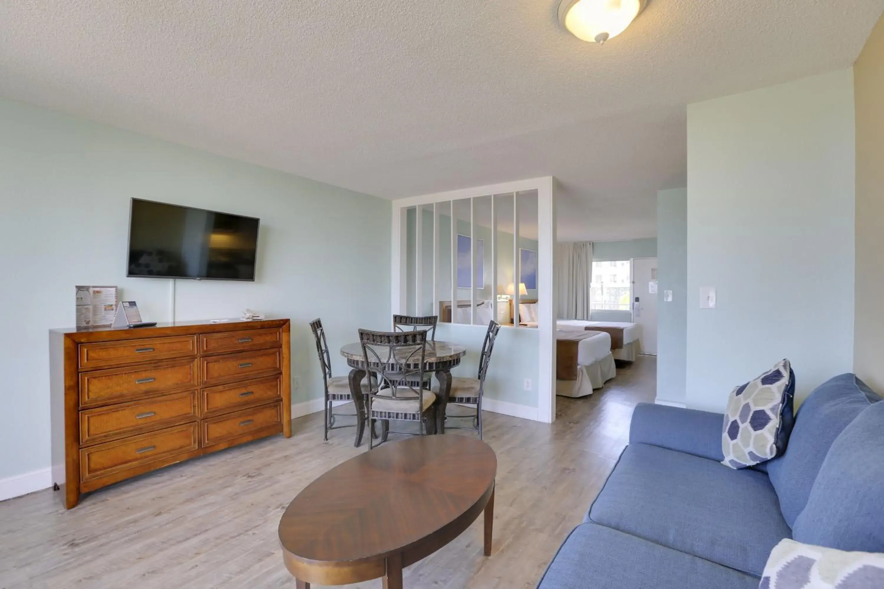 Queen Suite with Sofa Bed - Non-Smoking in The Beachview Inn Clearwater Beach Queen Suite with Sofa Bed - Non-Smoking in The Beachview Inn Clearwater Beach