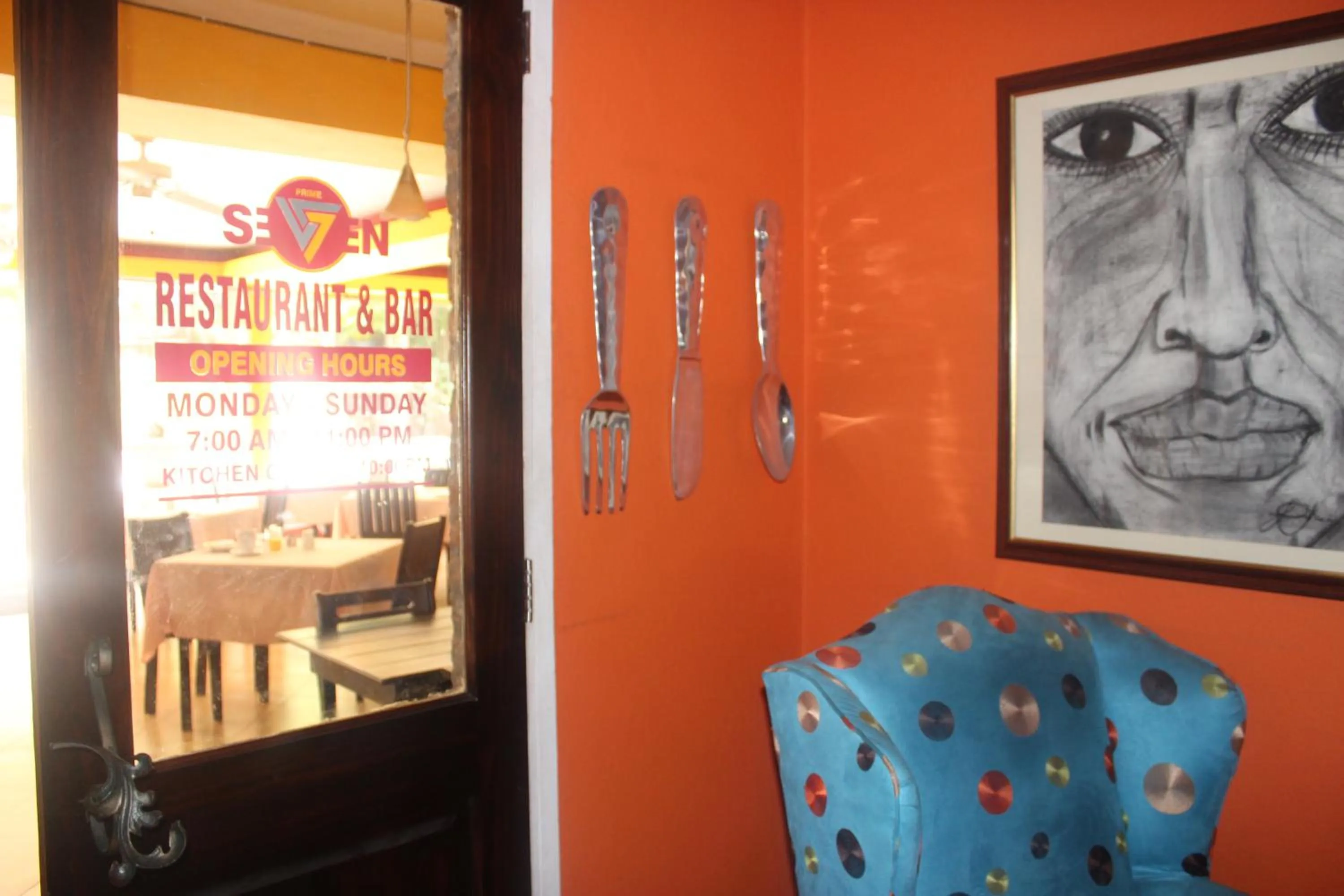 Restaurant/places to eat in Altamont West Hotel