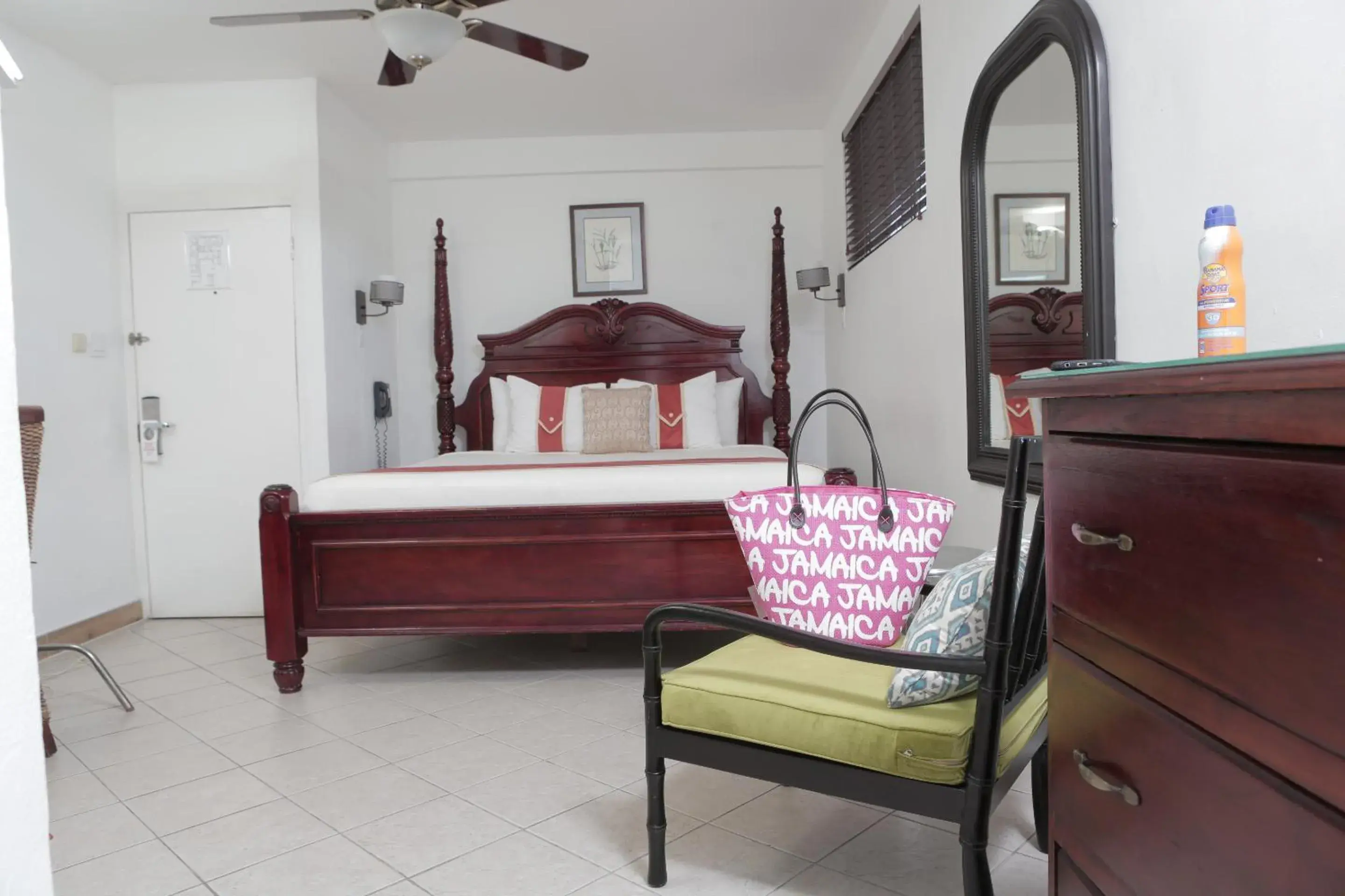 Superior King Room in Altamont West Hotel Superior King Room in Altamont West Hotel