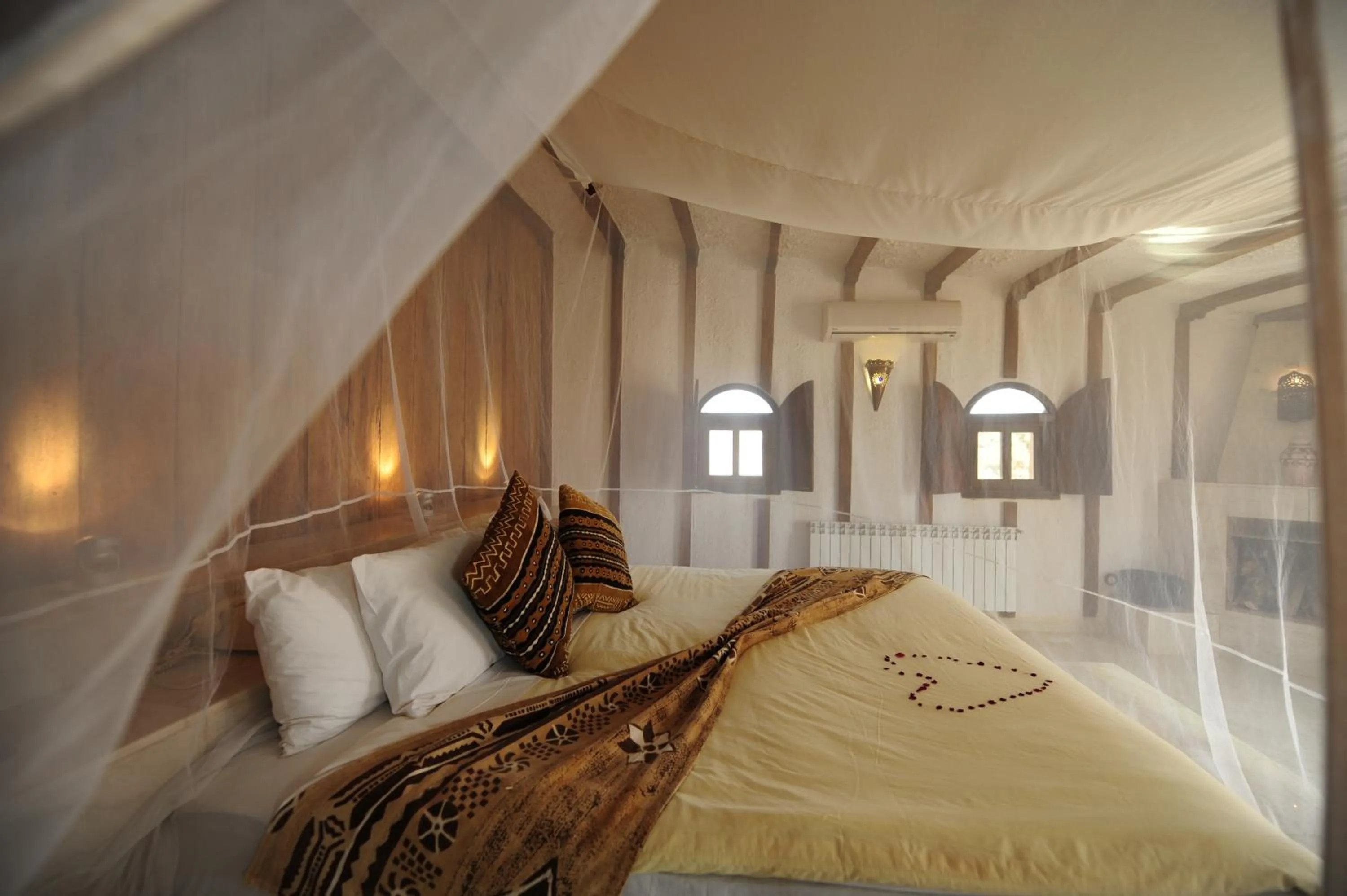 Bedroom, Bed in Kasbah Hotel Tombouctou