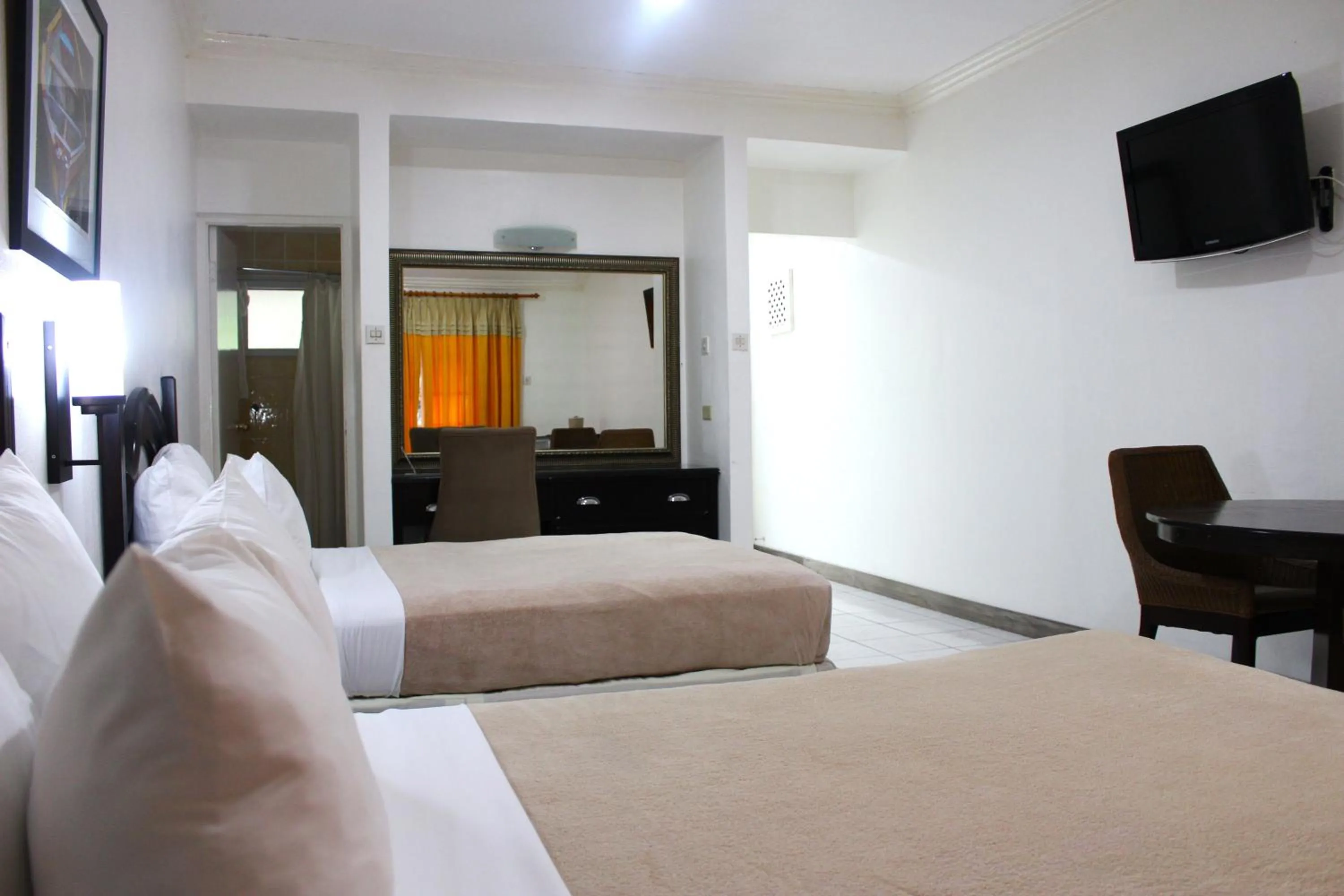 Bed in Altamont Court Hotel