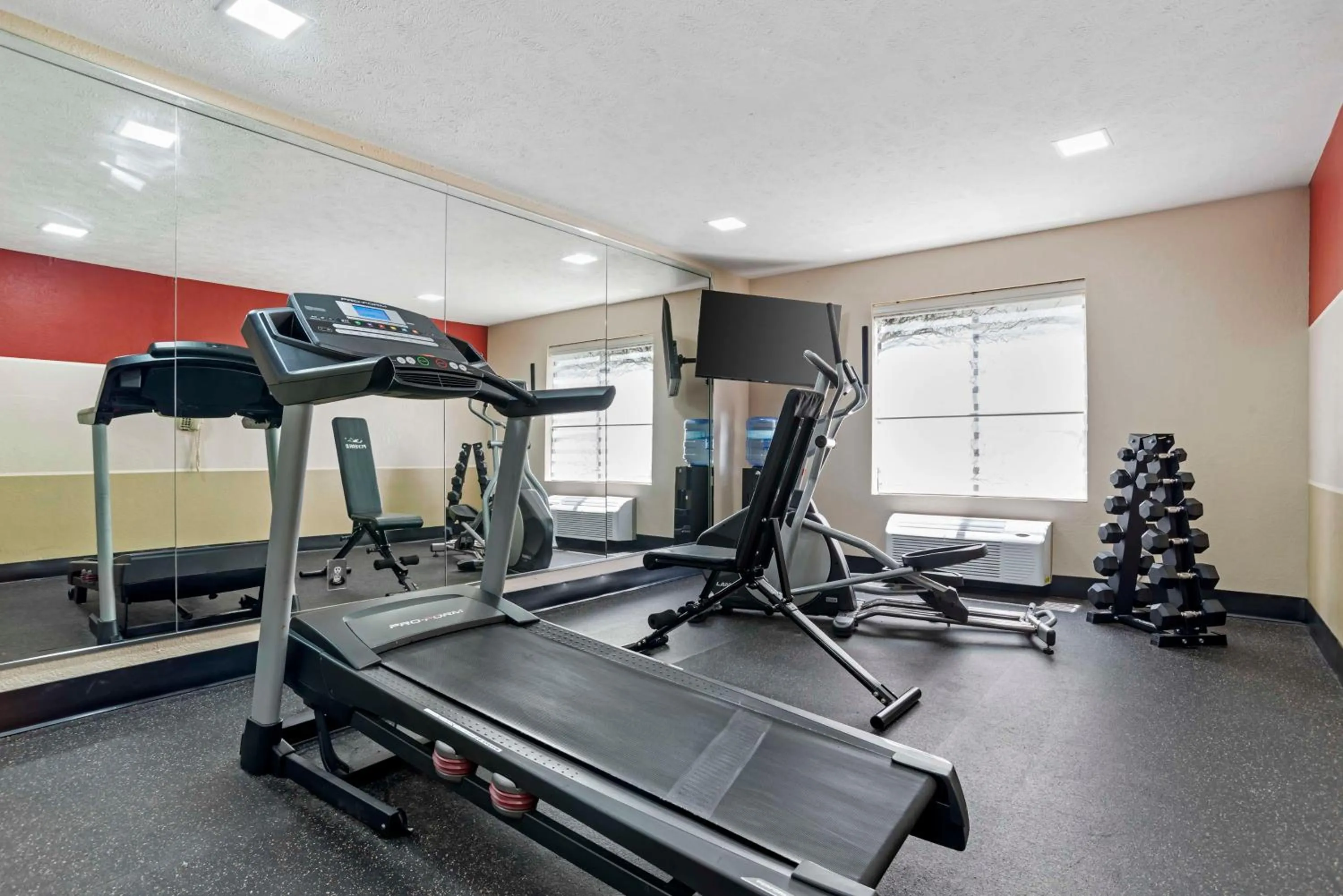 Fitness centre/facilities in Best Western Canton Inn