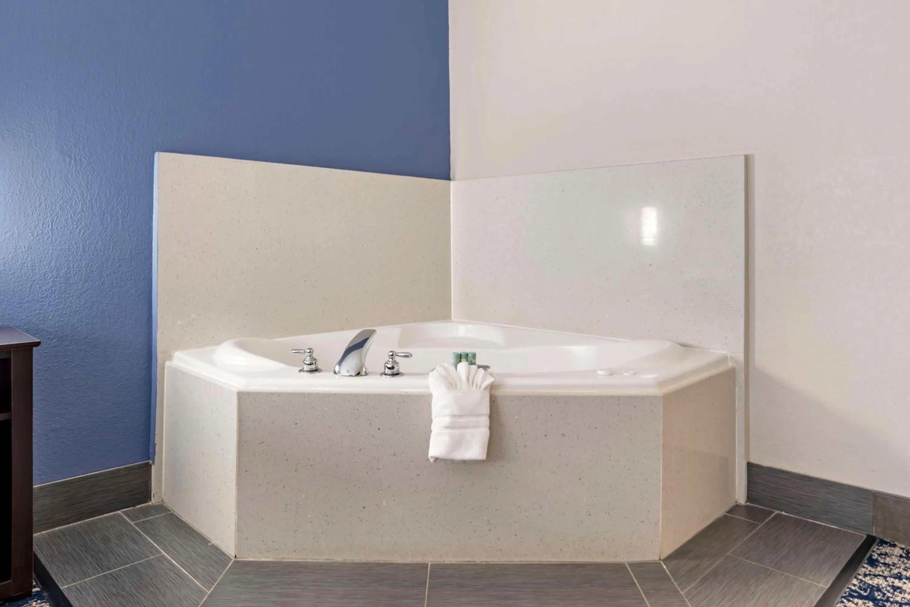 Bedroom in Best Western Canton Inn