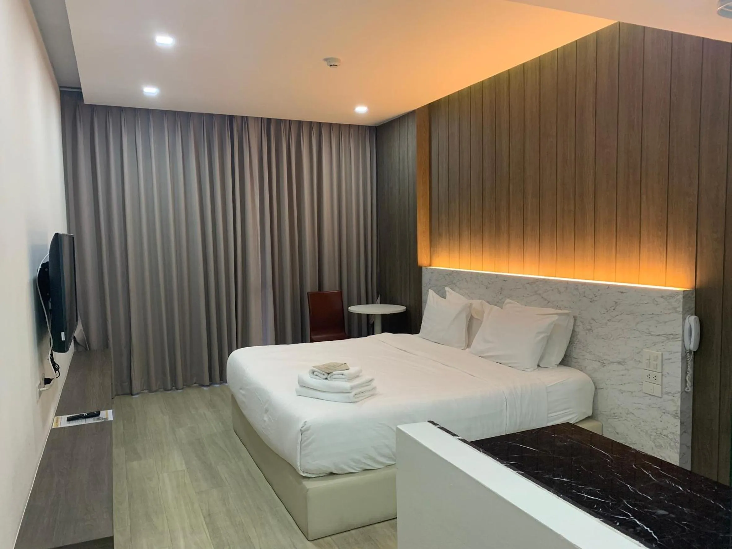 Photo of the whole room, Bed in Phurinda Residence