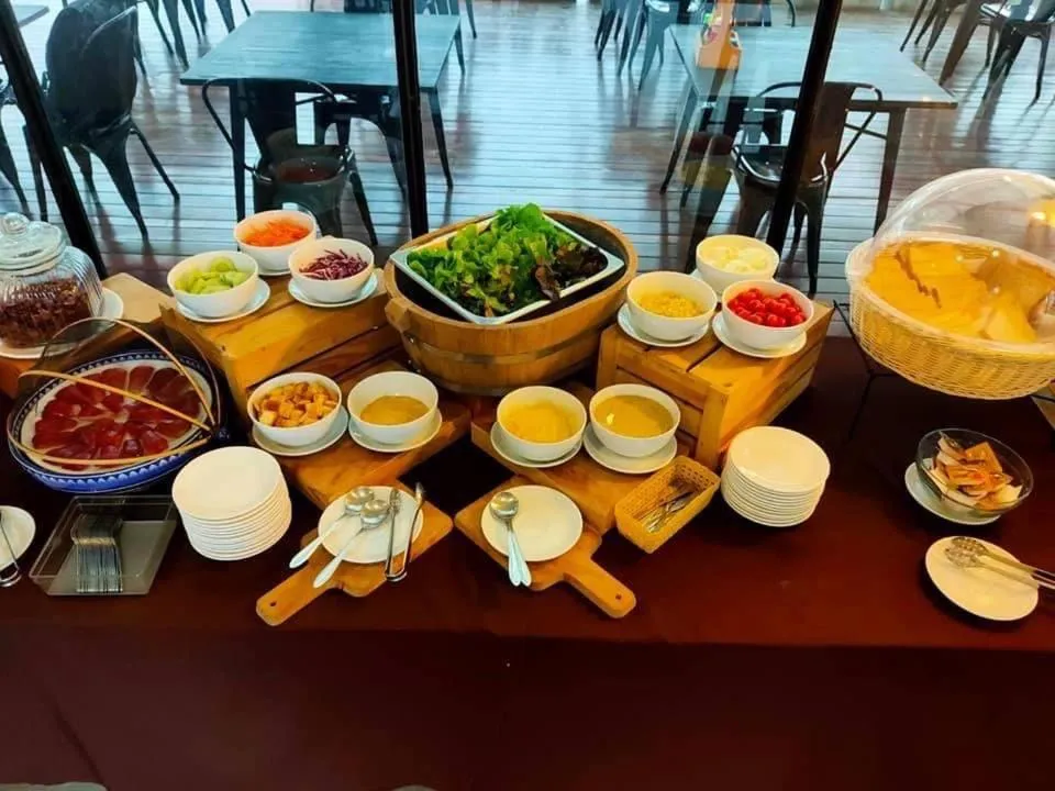 Food and drinks in Phurinda Residence