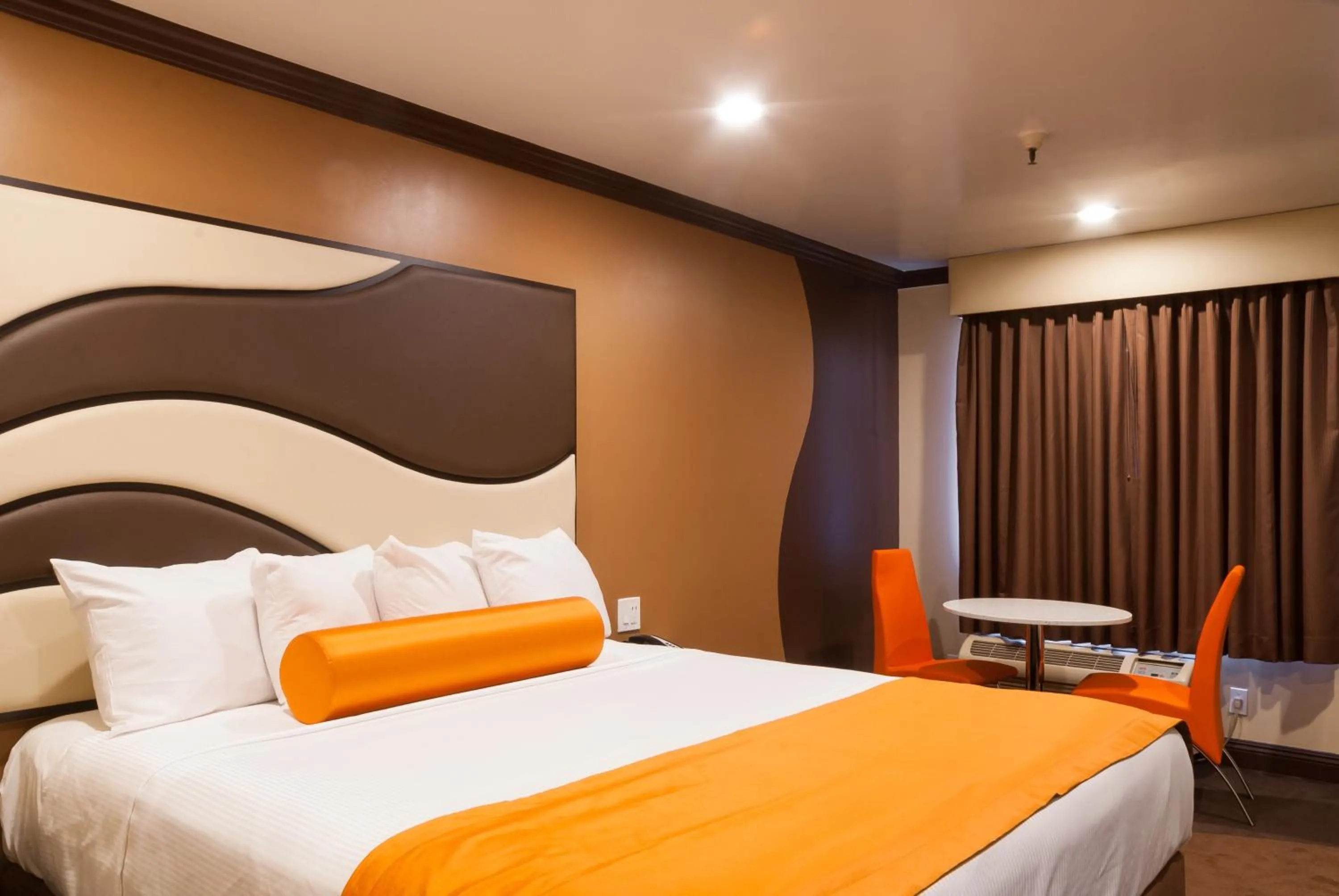 Bedroom, Bed in Redondo Pier Inn