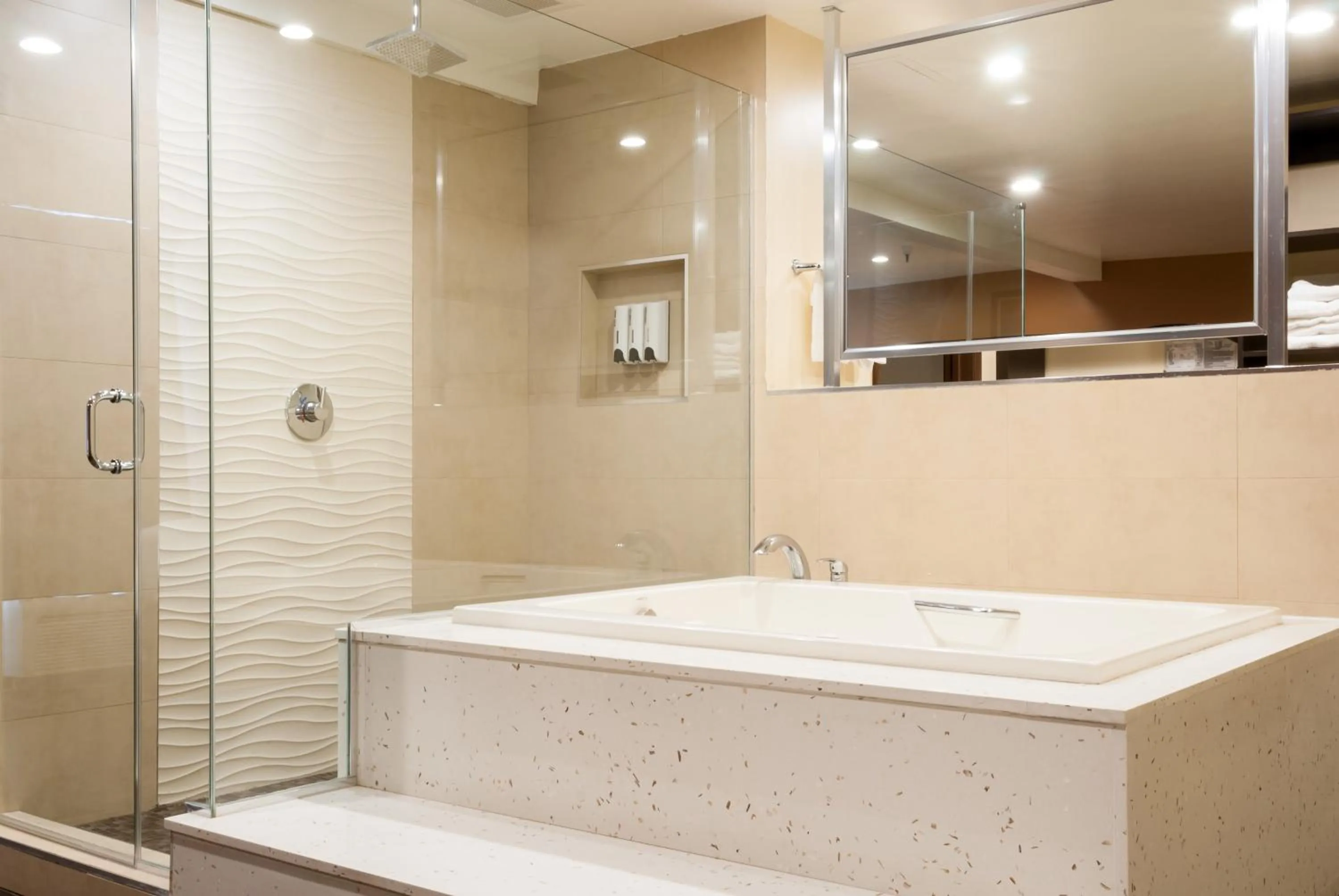 Hot Tub in Redondo Pier Inn