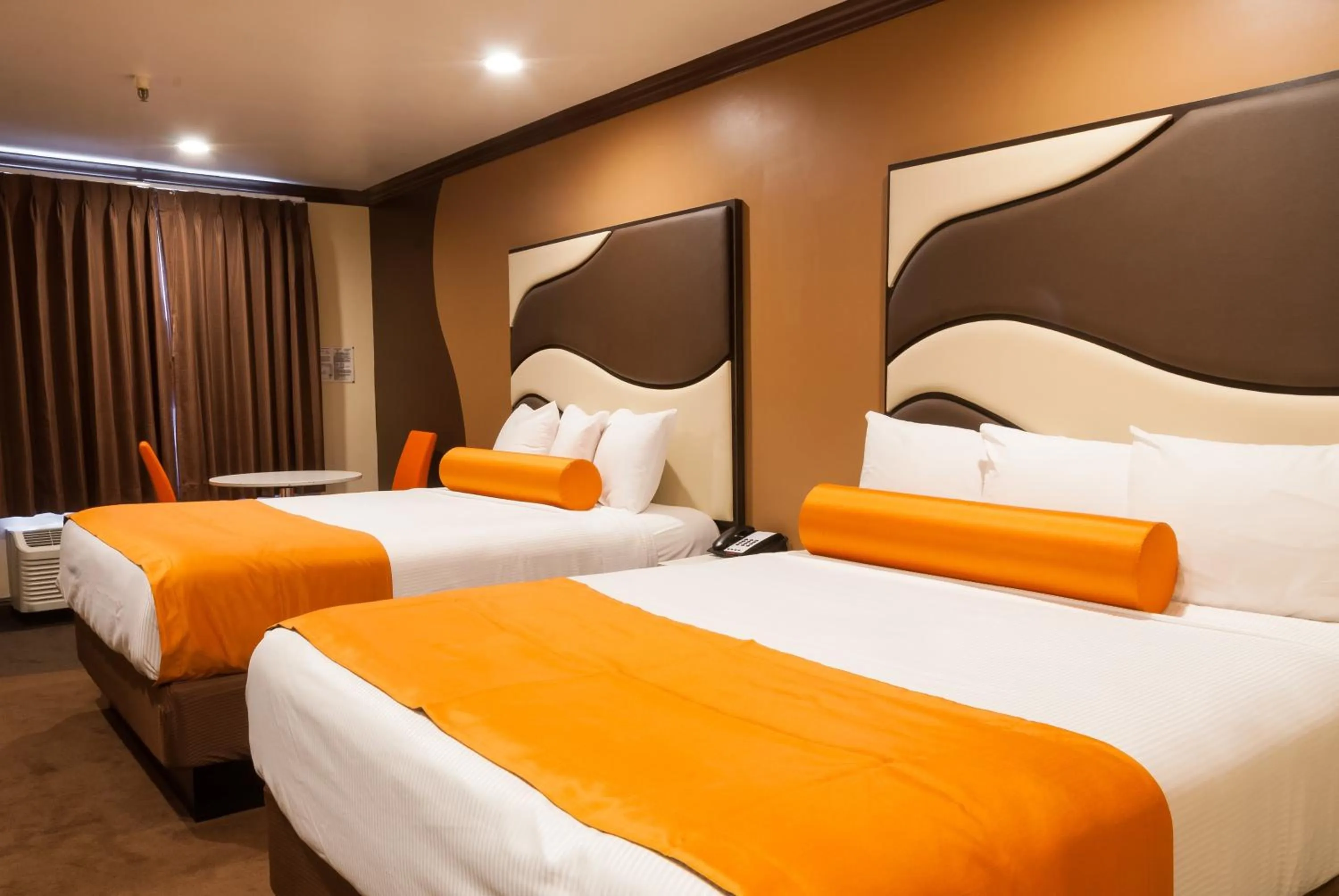 Bedroom, Bed in Redondo Pier Inn