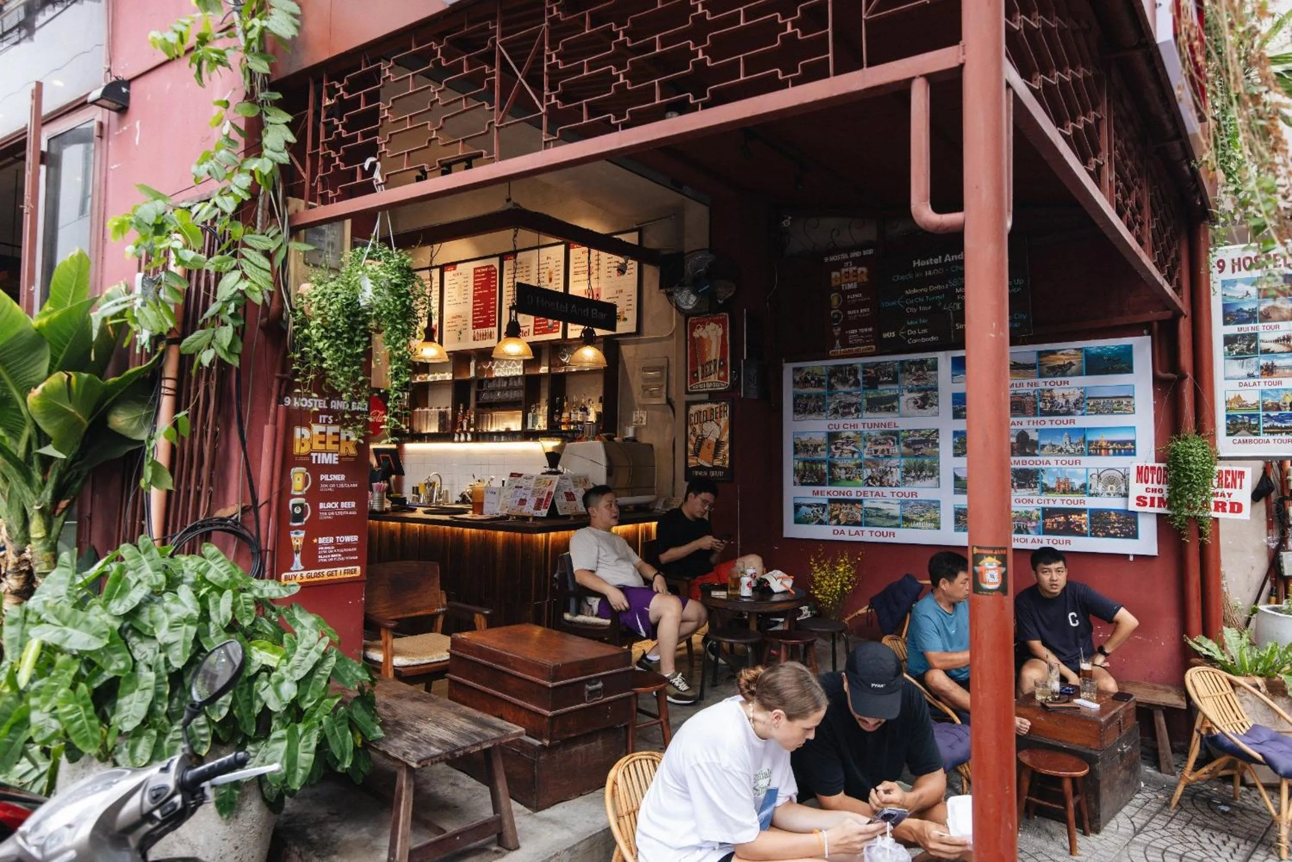 Day in 9 Hostel and Bar