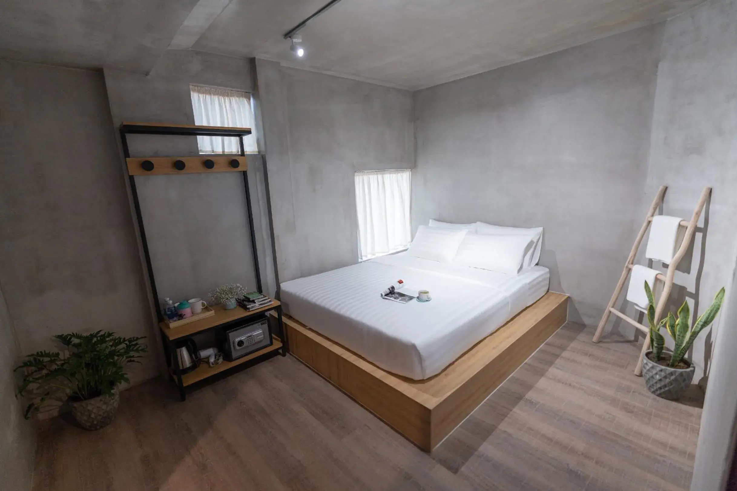 Deluxe Double Room in 9 Hostel and Bar Deluxe Double Room in 9 Hostel and Bar