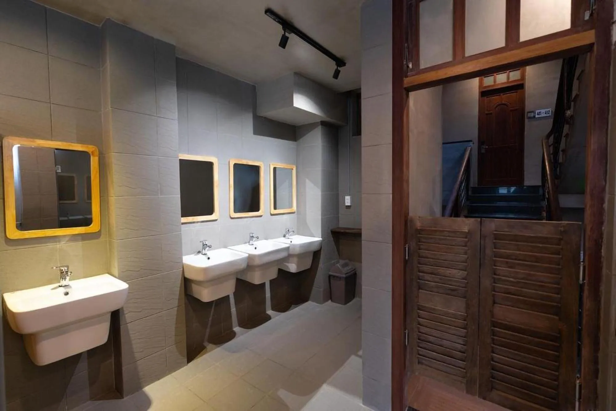 Bathroom in 9 Hostel and Bar