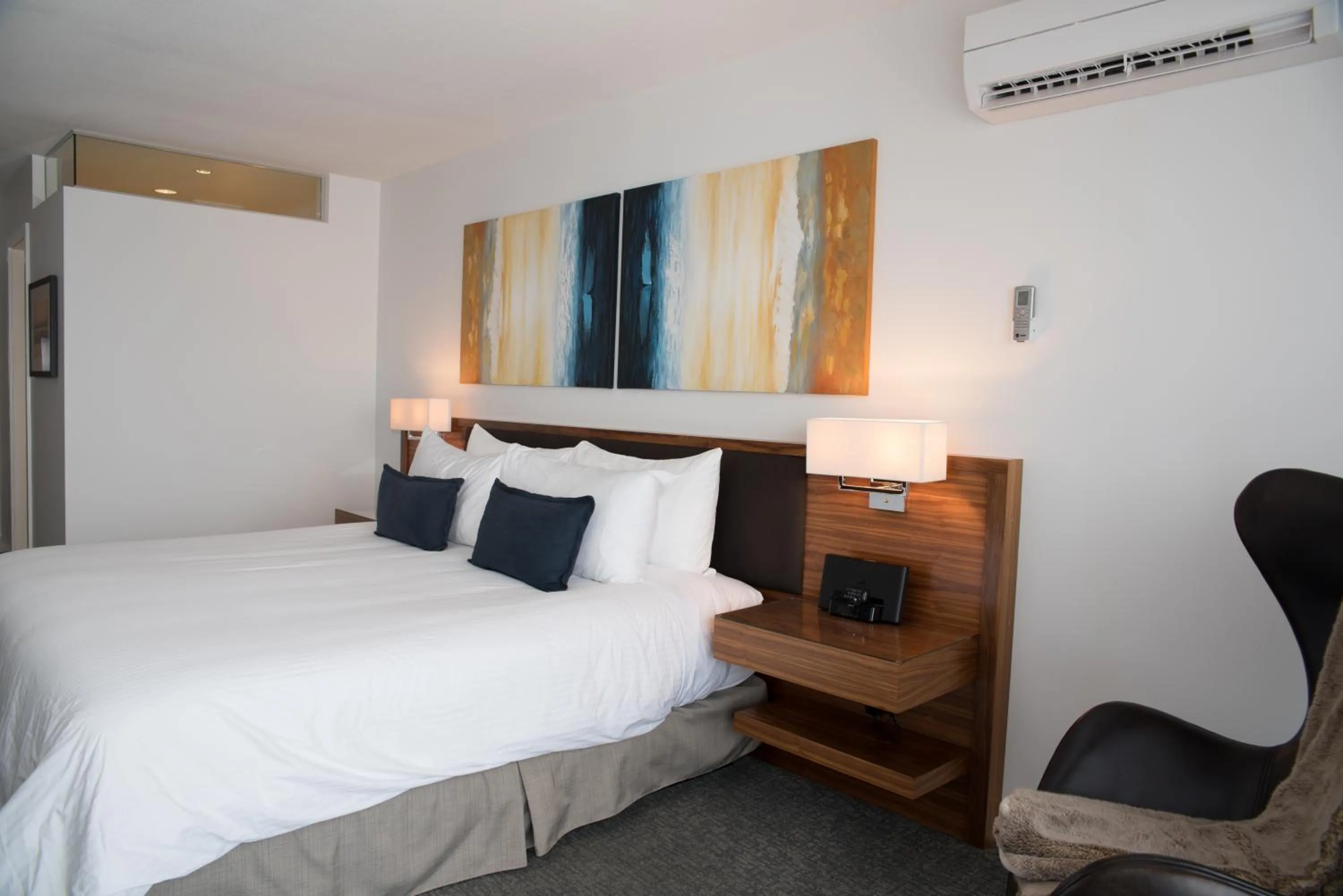 Bed in Qualicum Beach Inn