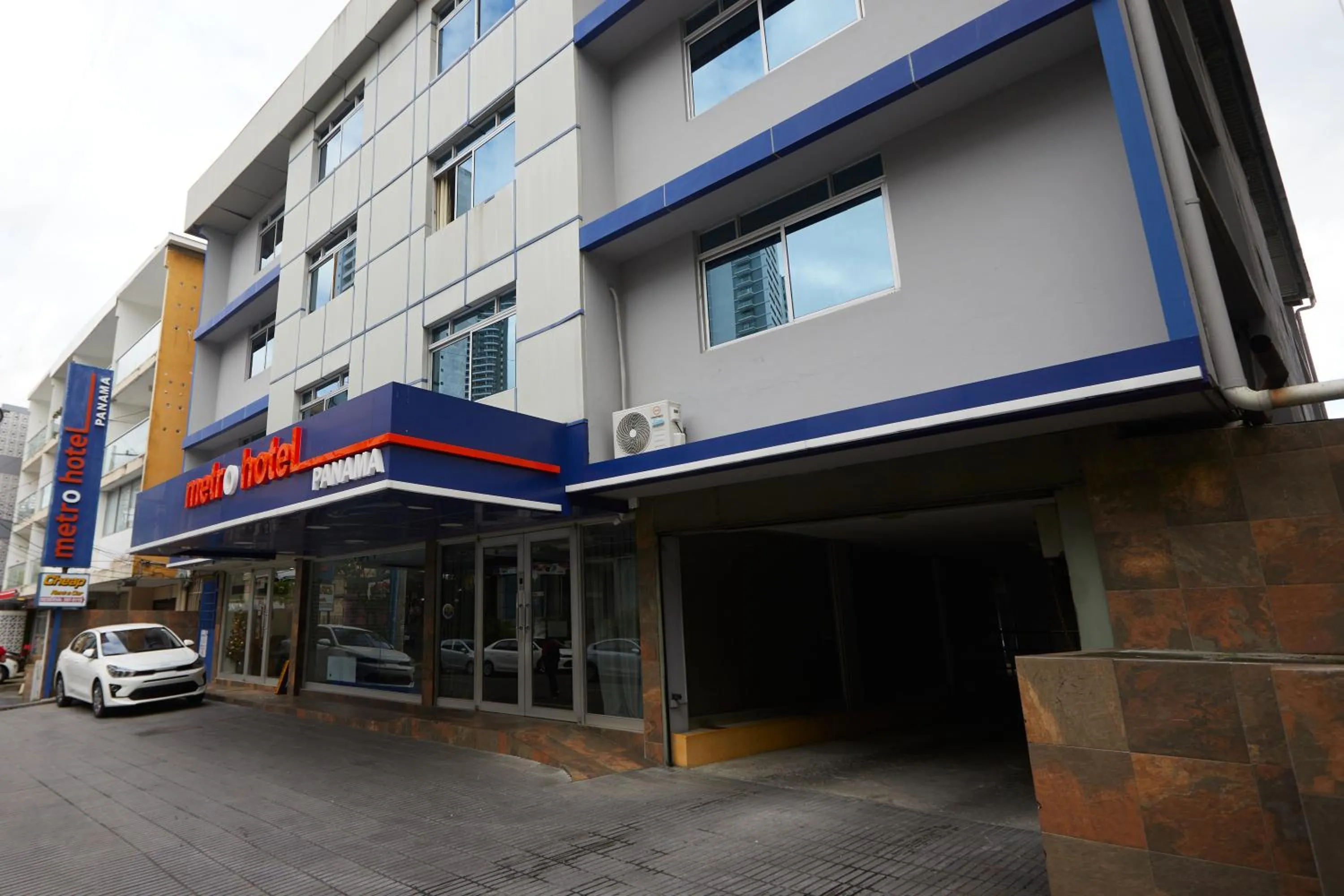 Property building in Metro Hotel Panama