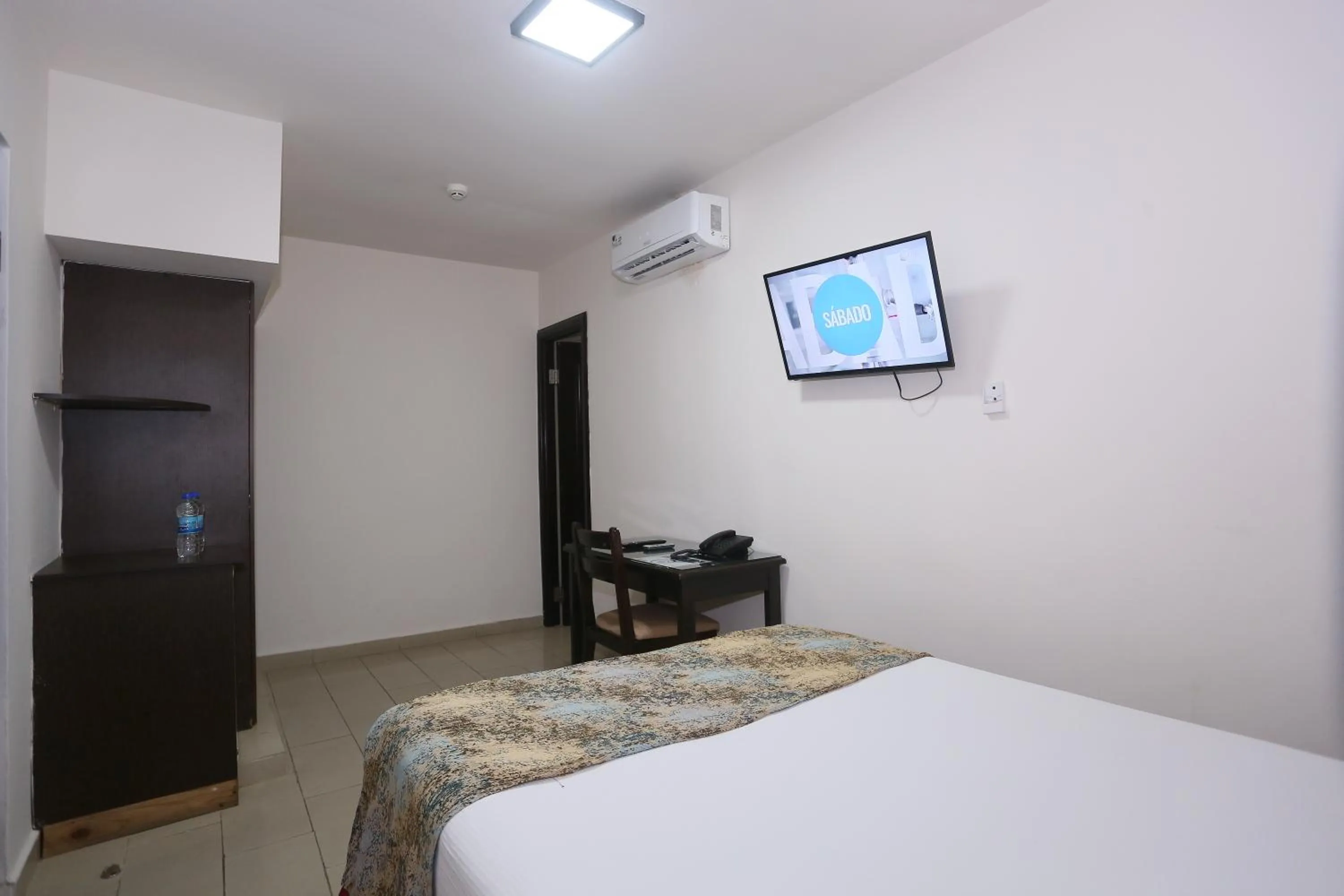 Bed in Metro Hotel Panama