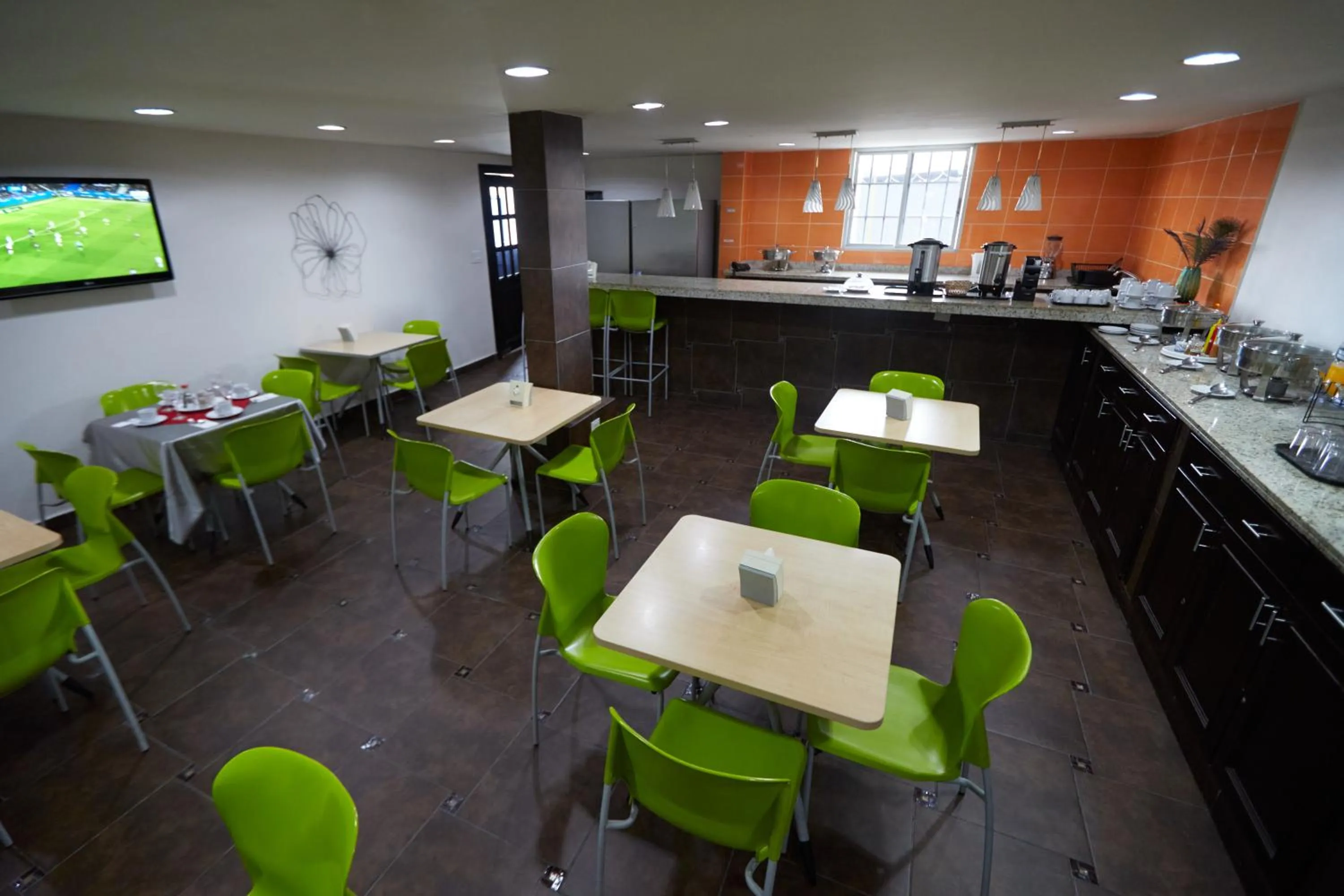 Restaurant/places to eat in Metro Hotel Panama