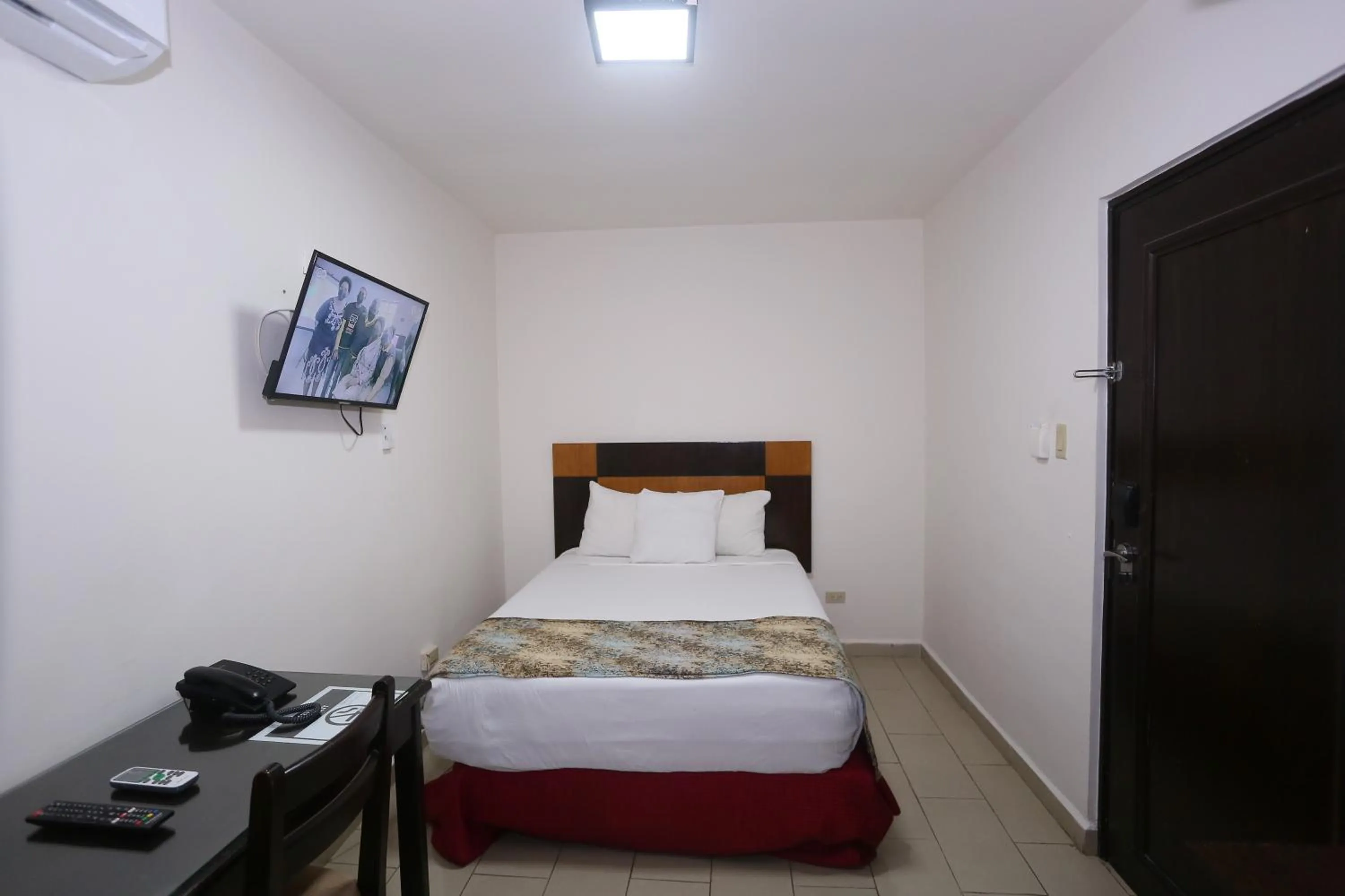 Bed in Metro Hotel Panama