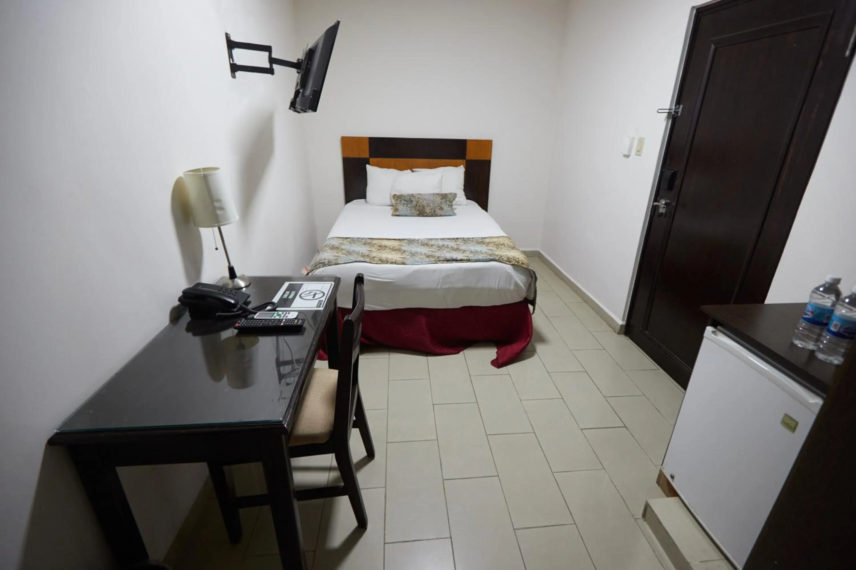 Photo of the whole room, Bed in Metro Hotel Panama