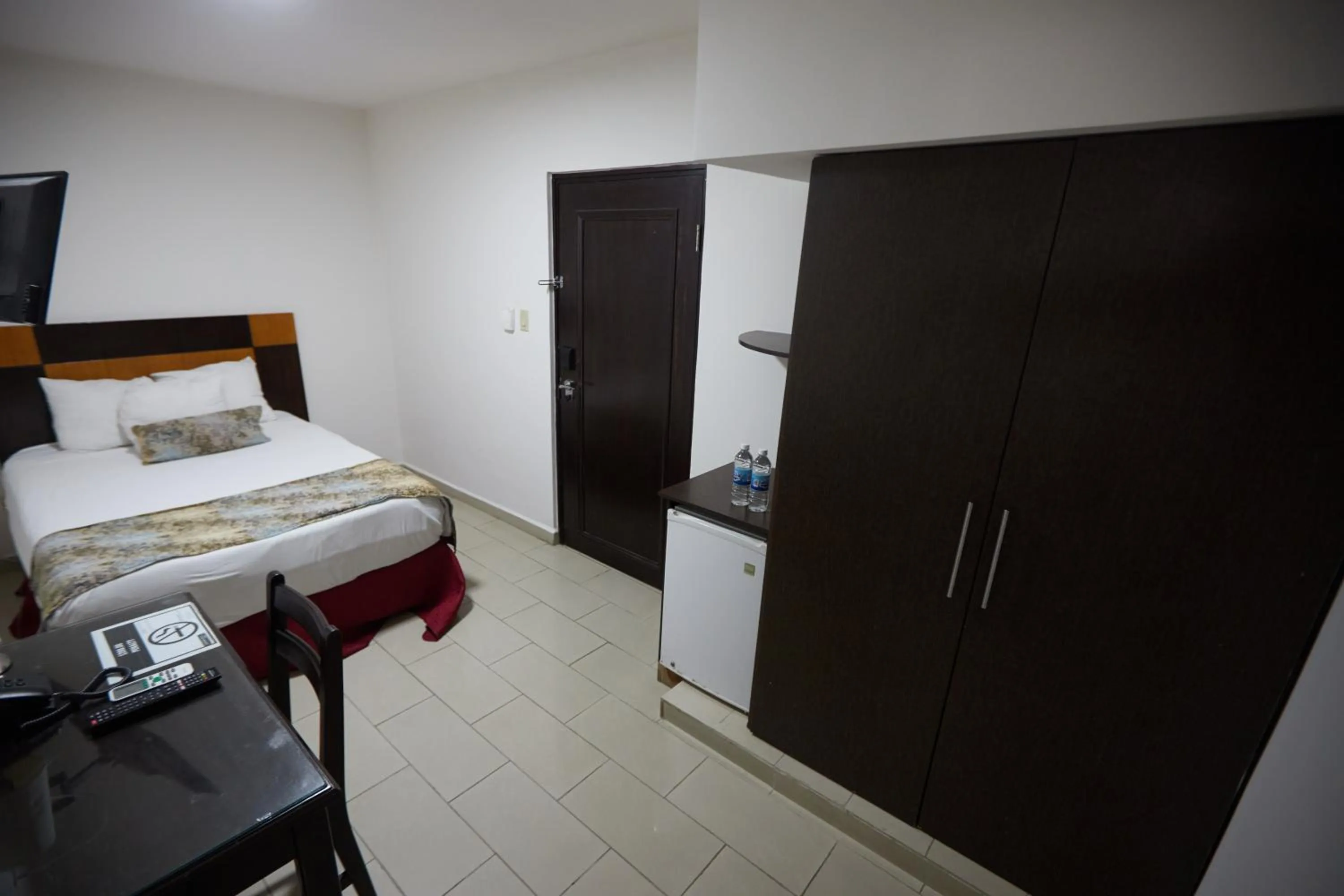 Bedroom, Bed in Metro Hotel Panama