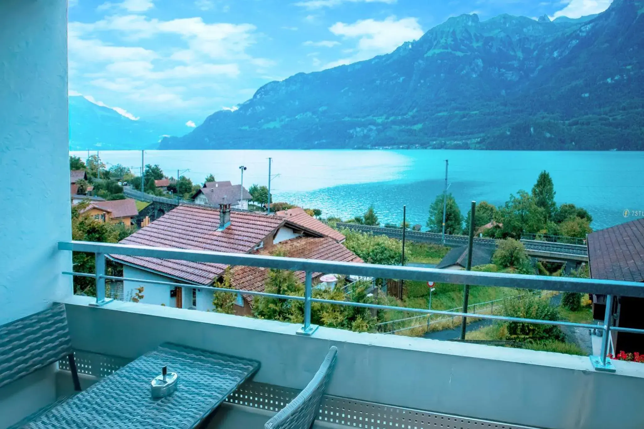 Deluxe Double Room with Balcony and Lake View - single occupancy in Hotel Lakeview bei Interlaken Deluxe Double Room with Balcony and Lake View - single occupancy in Hotel Lakeview bei Interlaken