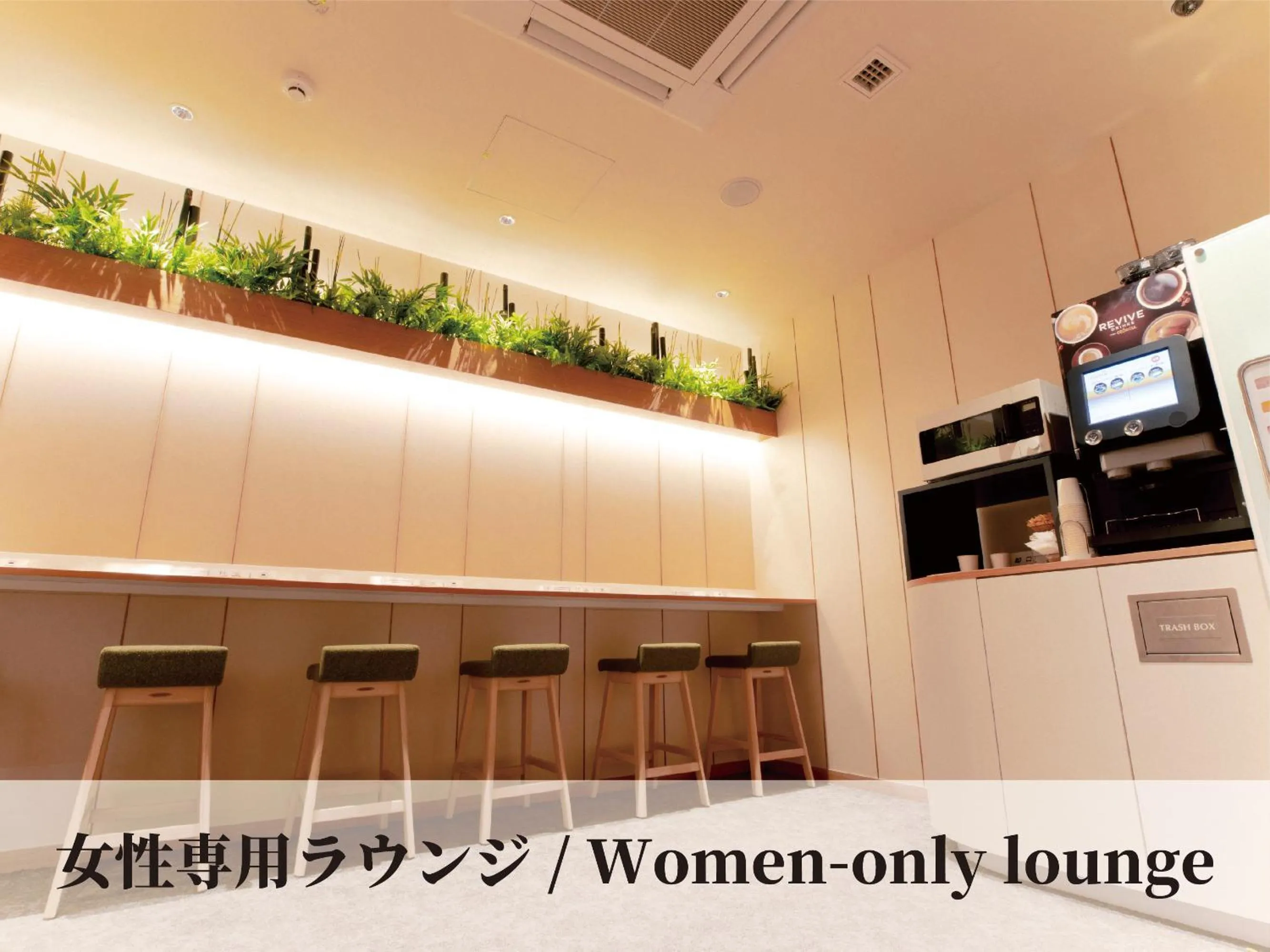 Communal lounge/ TV room in Glansit Kyoto Kawaramachi