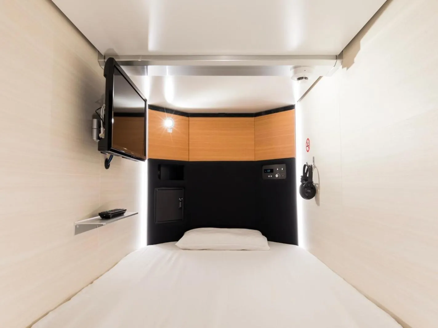 Bed in Glansit Kyoto Kawaramachi