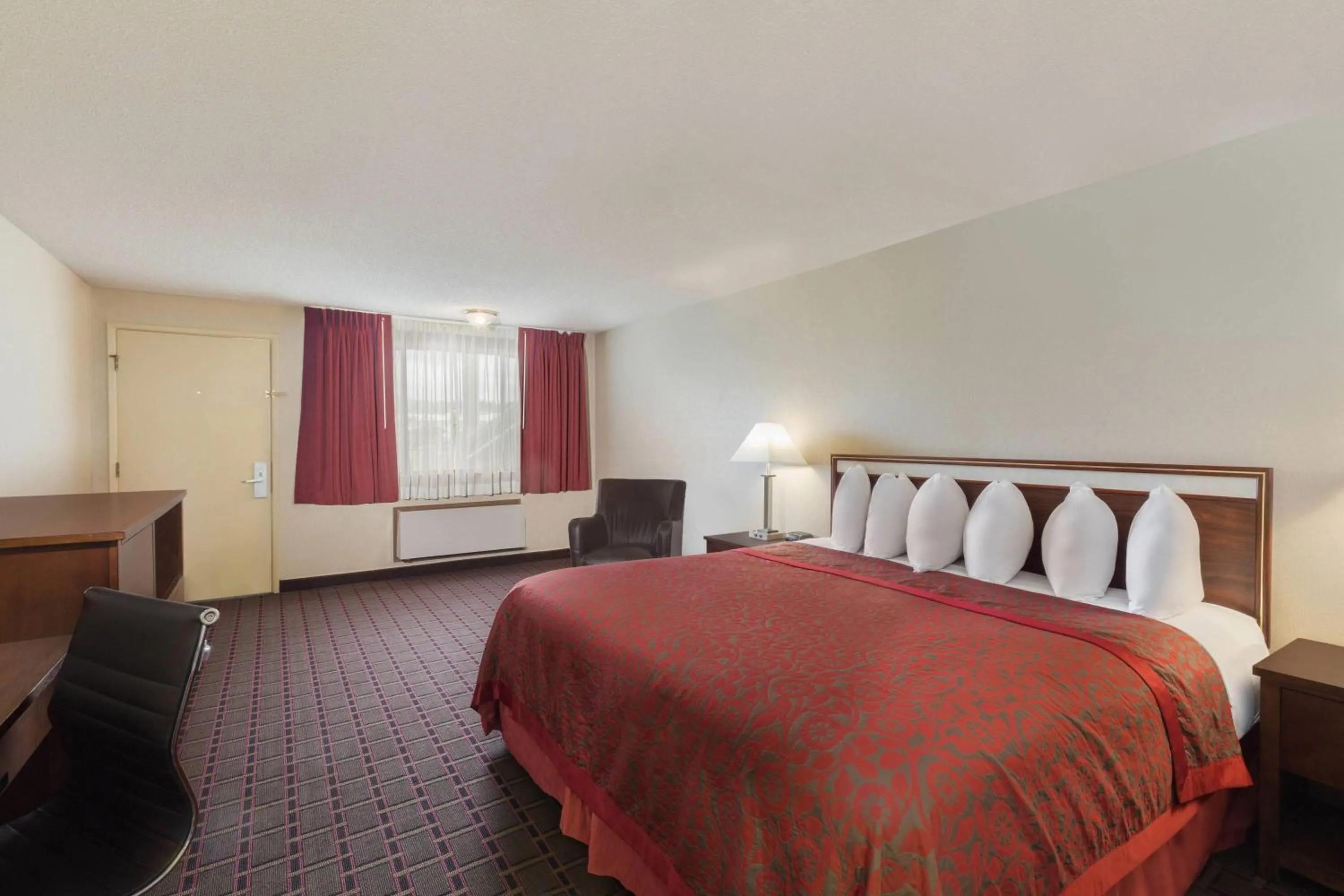 Photo of the whole room, Bed in Days Inn by Wyndham Auburn
