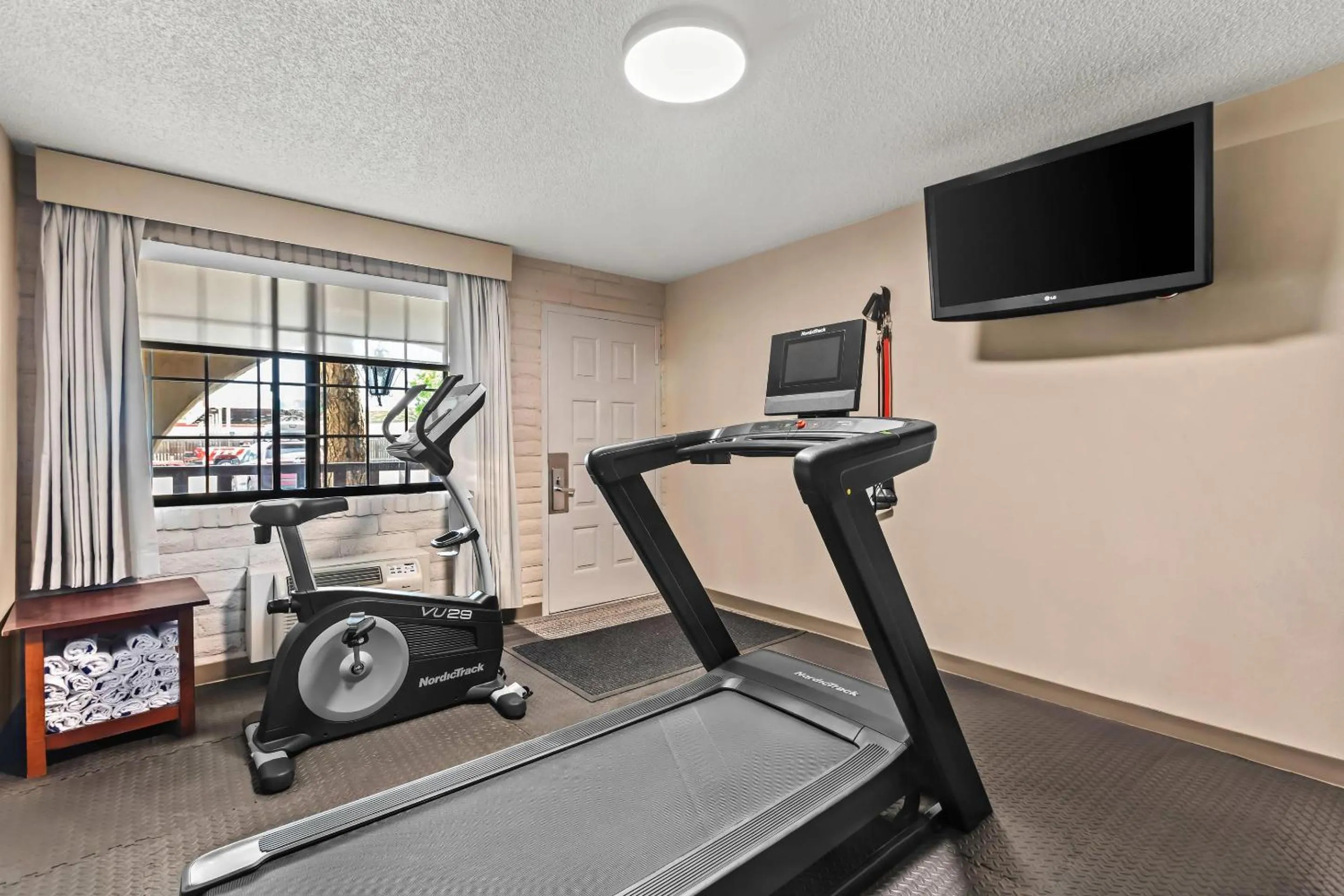 Fitness centre/facilities in Quality Inn