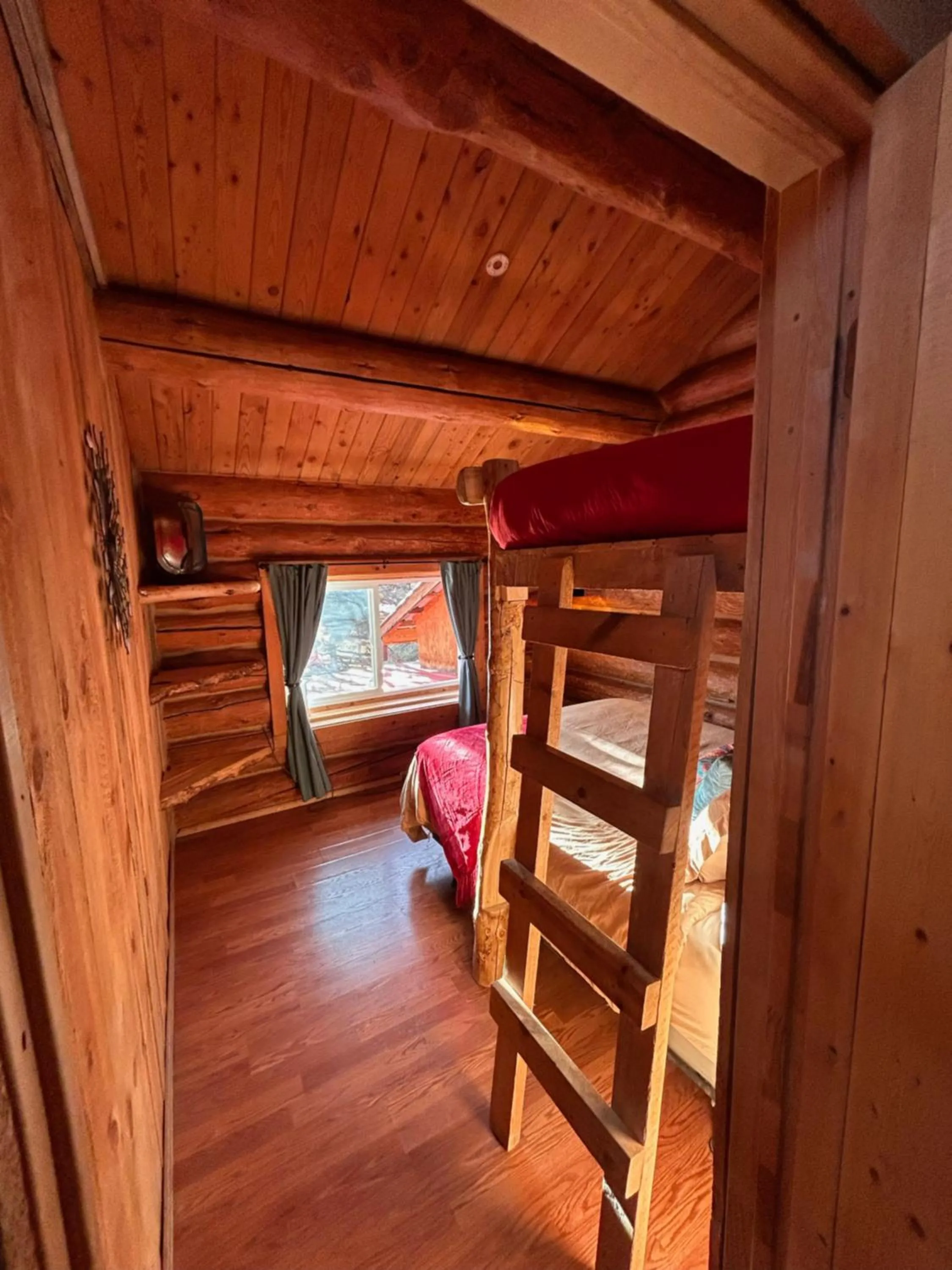 Photo of the whole room, Bed in Boulder Mountain Guest Ranch