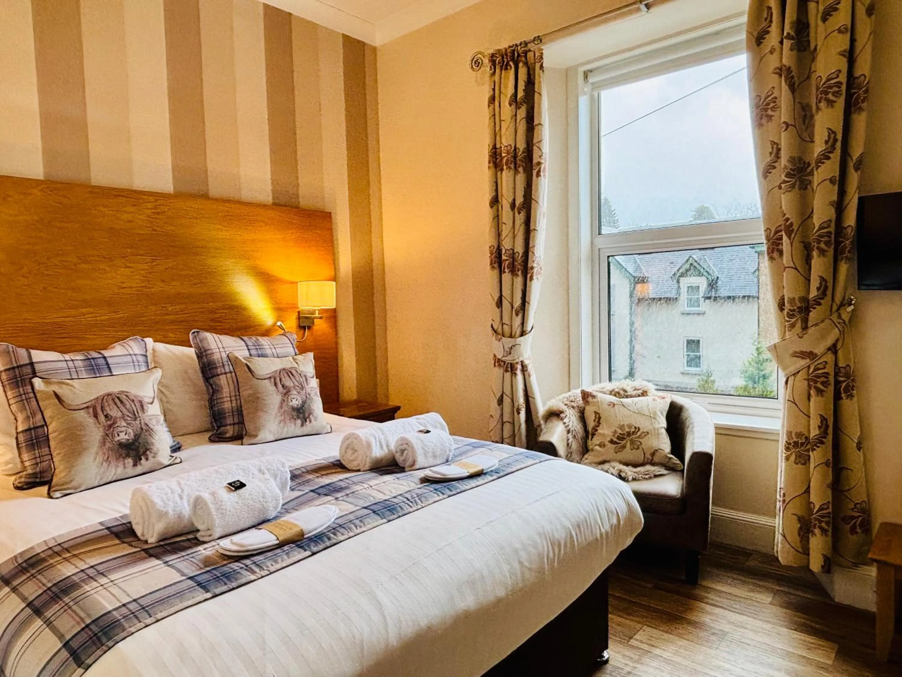 Bed in The Claymore Guest House