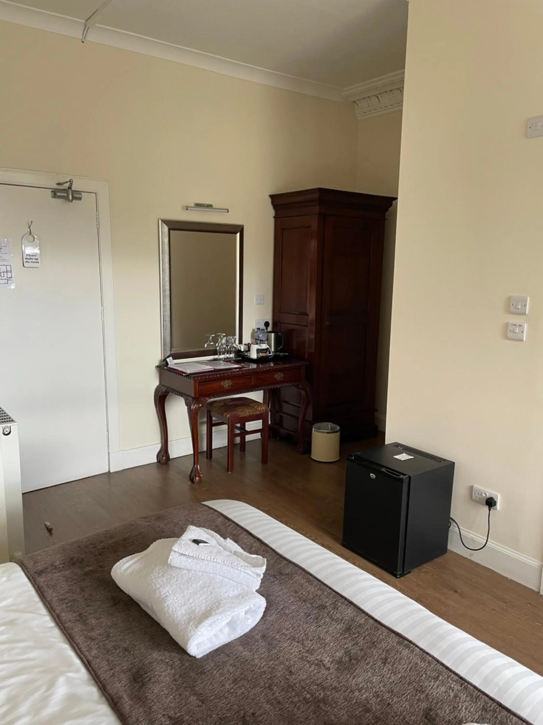 Bed in The Claymore Guest House