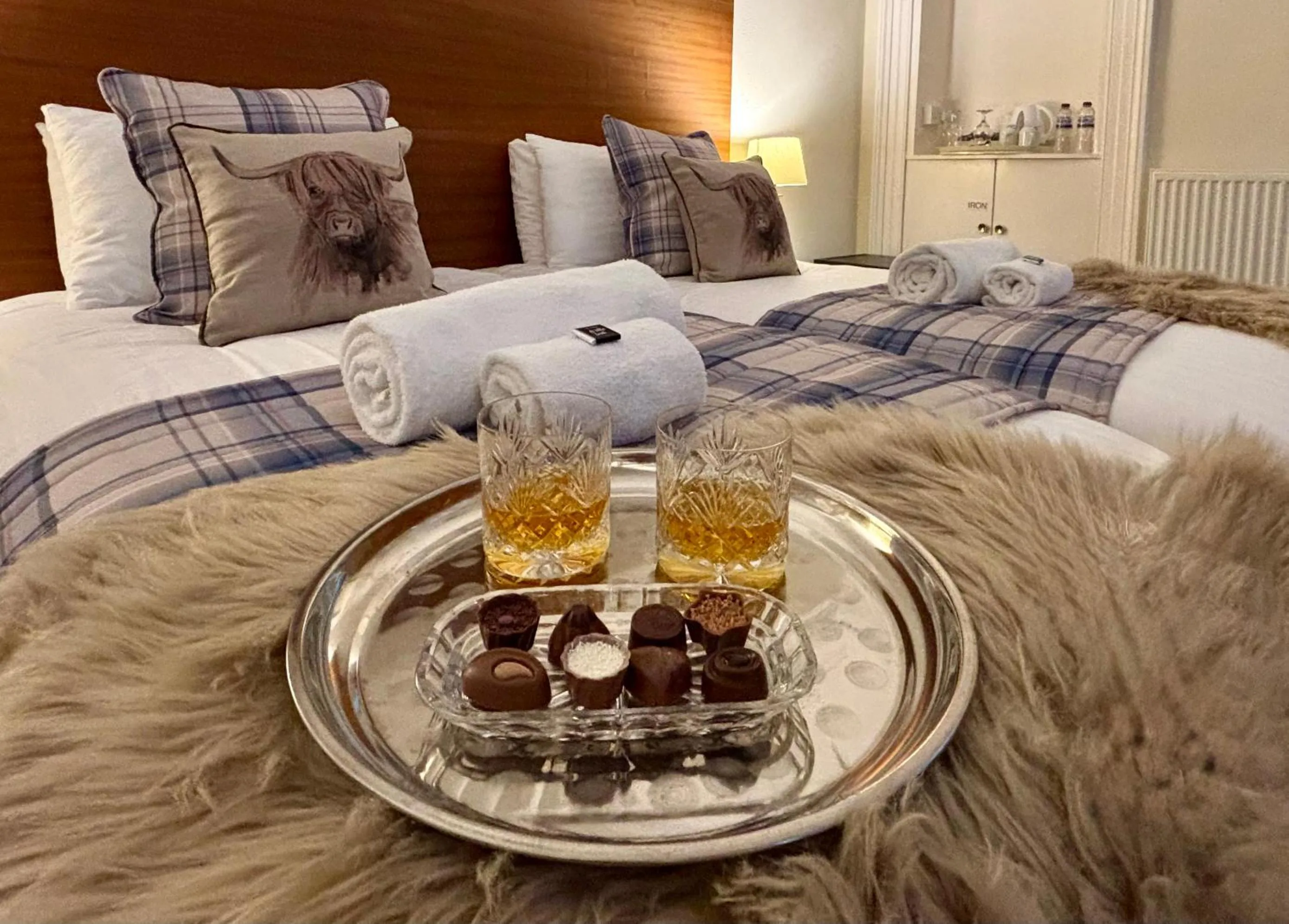 Bed in The Claymore Guest House