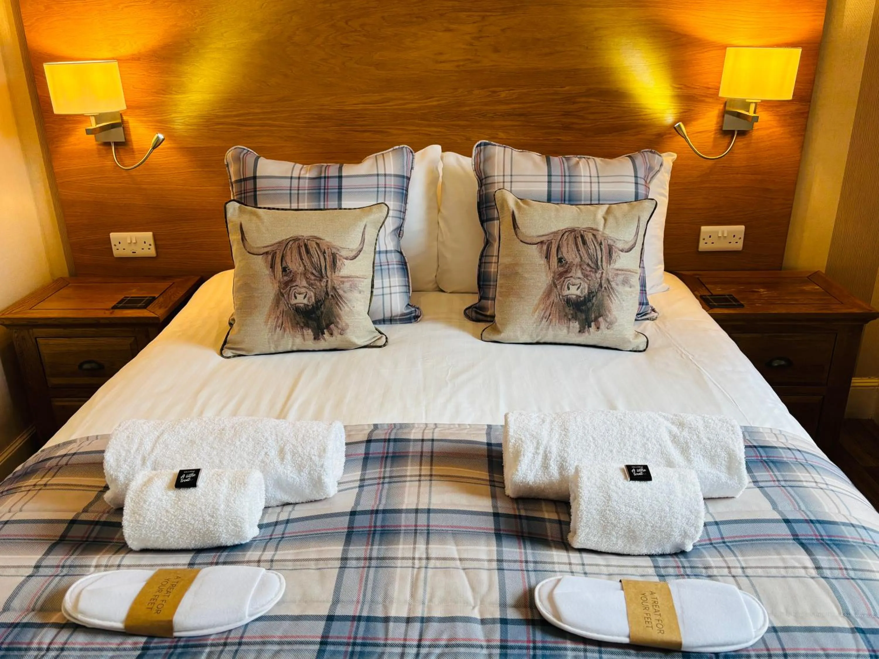 Bed in The Claymore Guest House