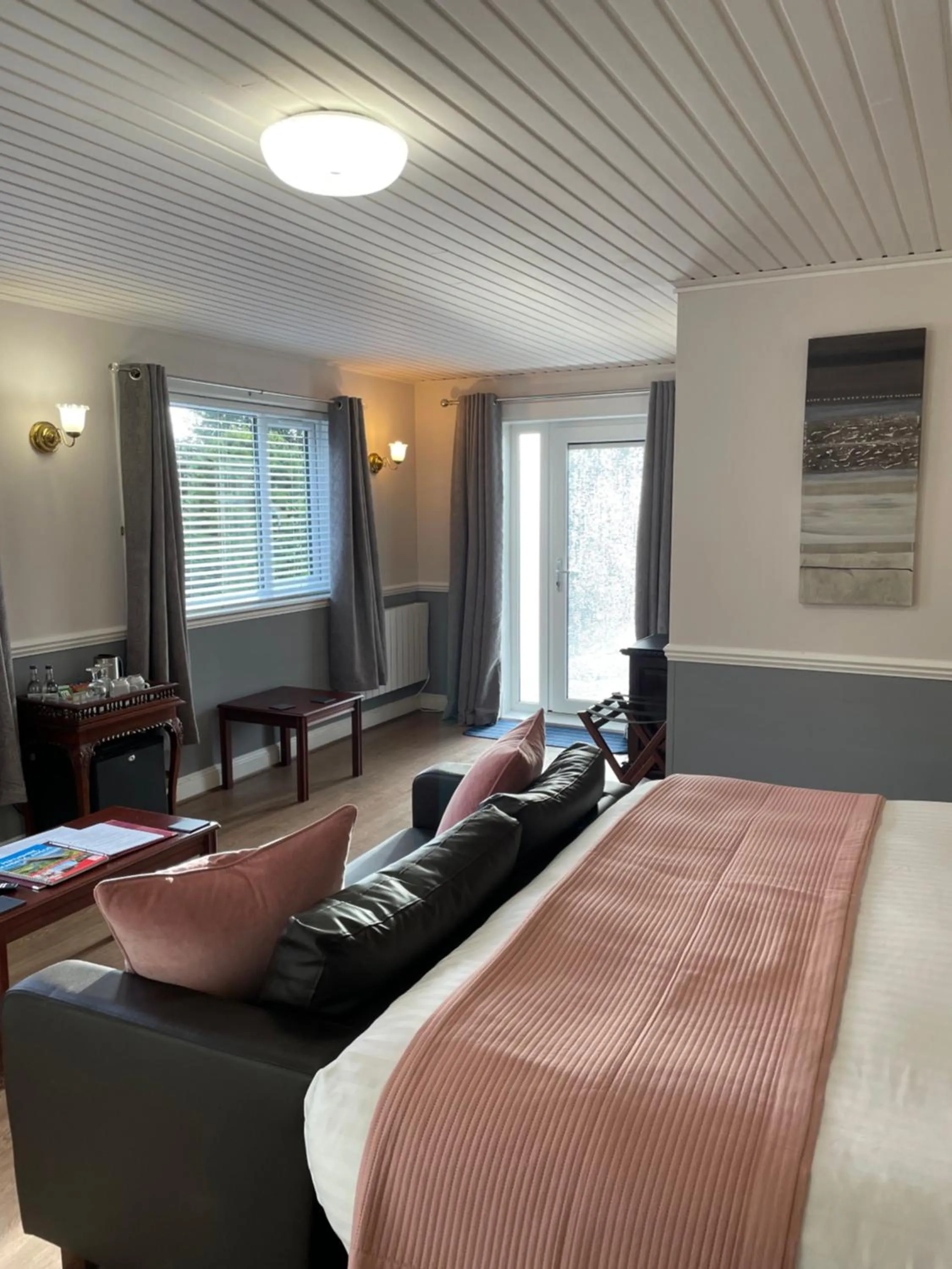 Bed in The Claymore Guest House