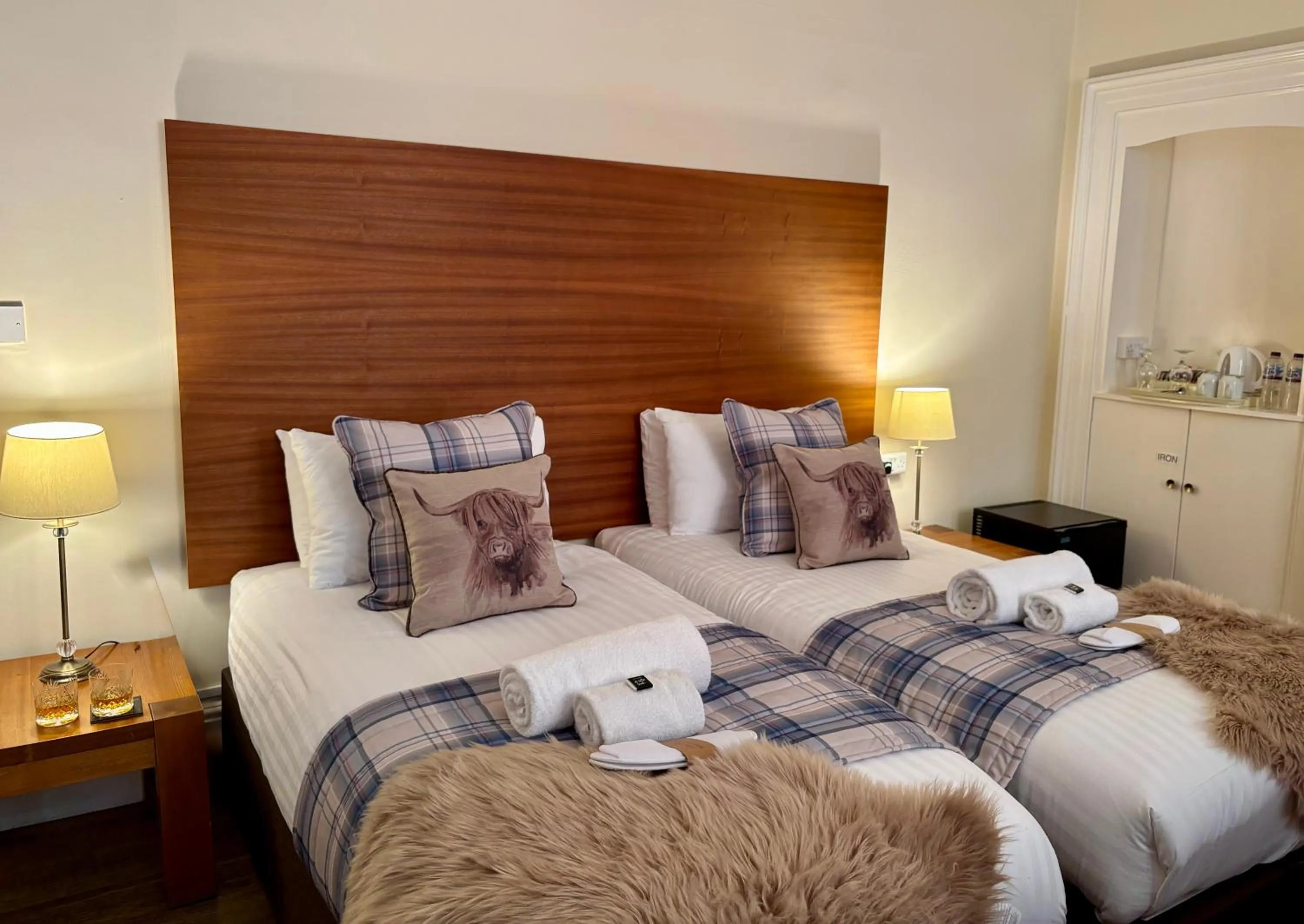 Bed in The Claymore Guest House