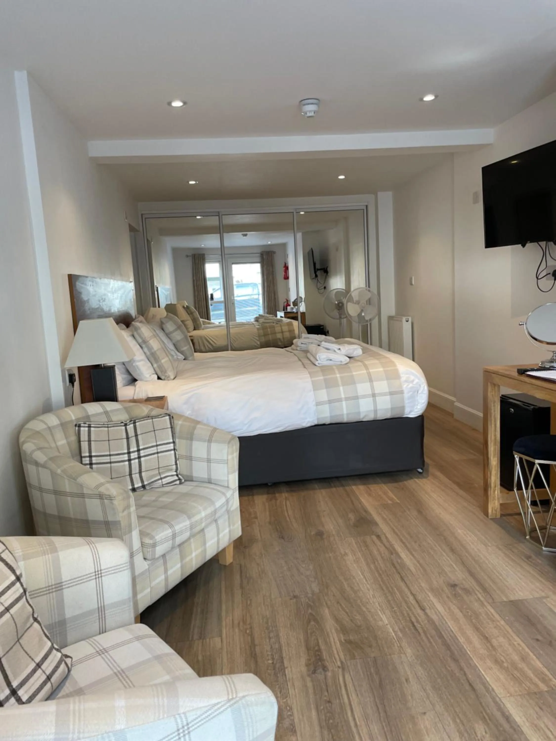 Bed in The Claymore Guest House