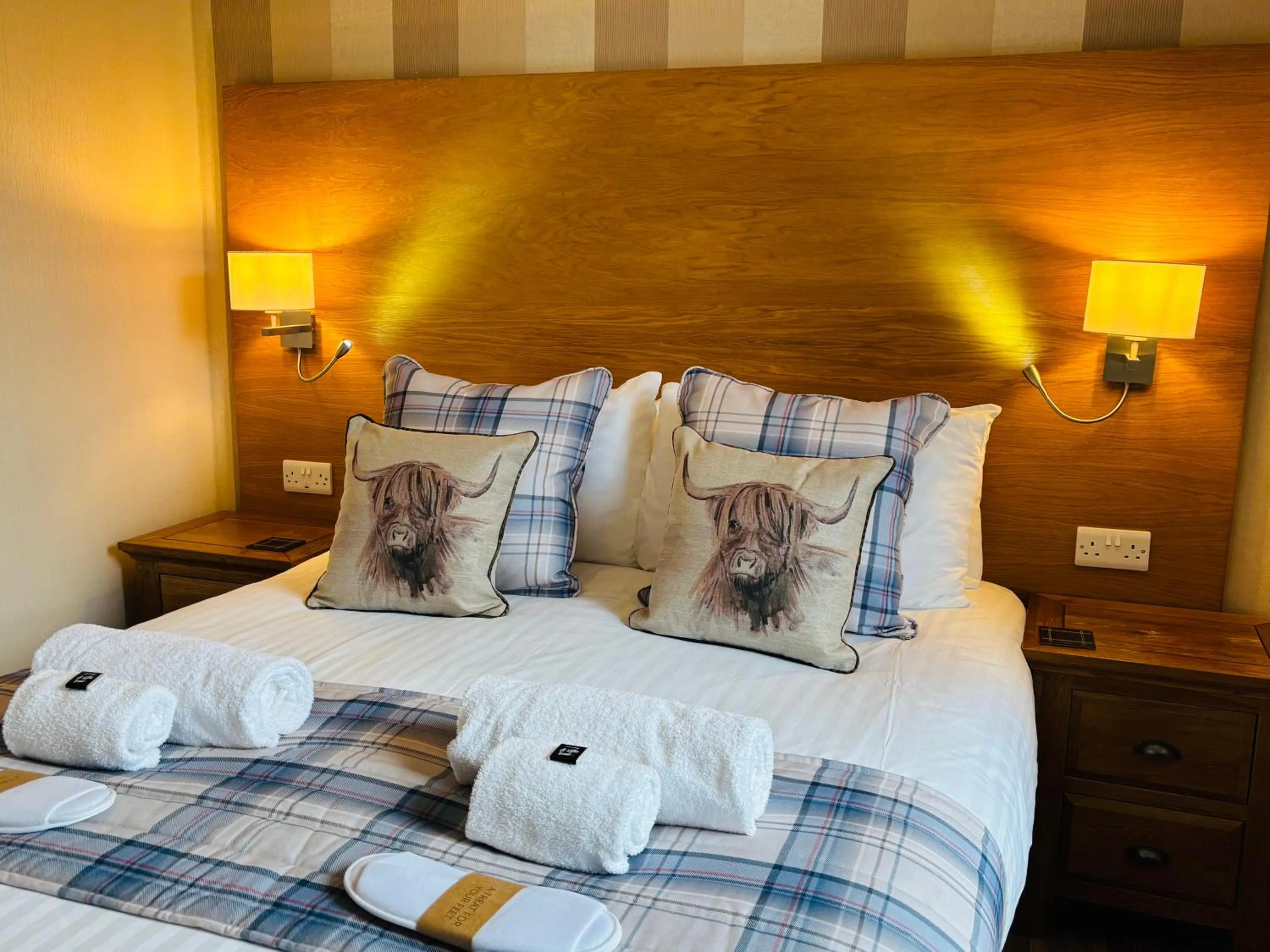 Bed in The Claymore Guest House